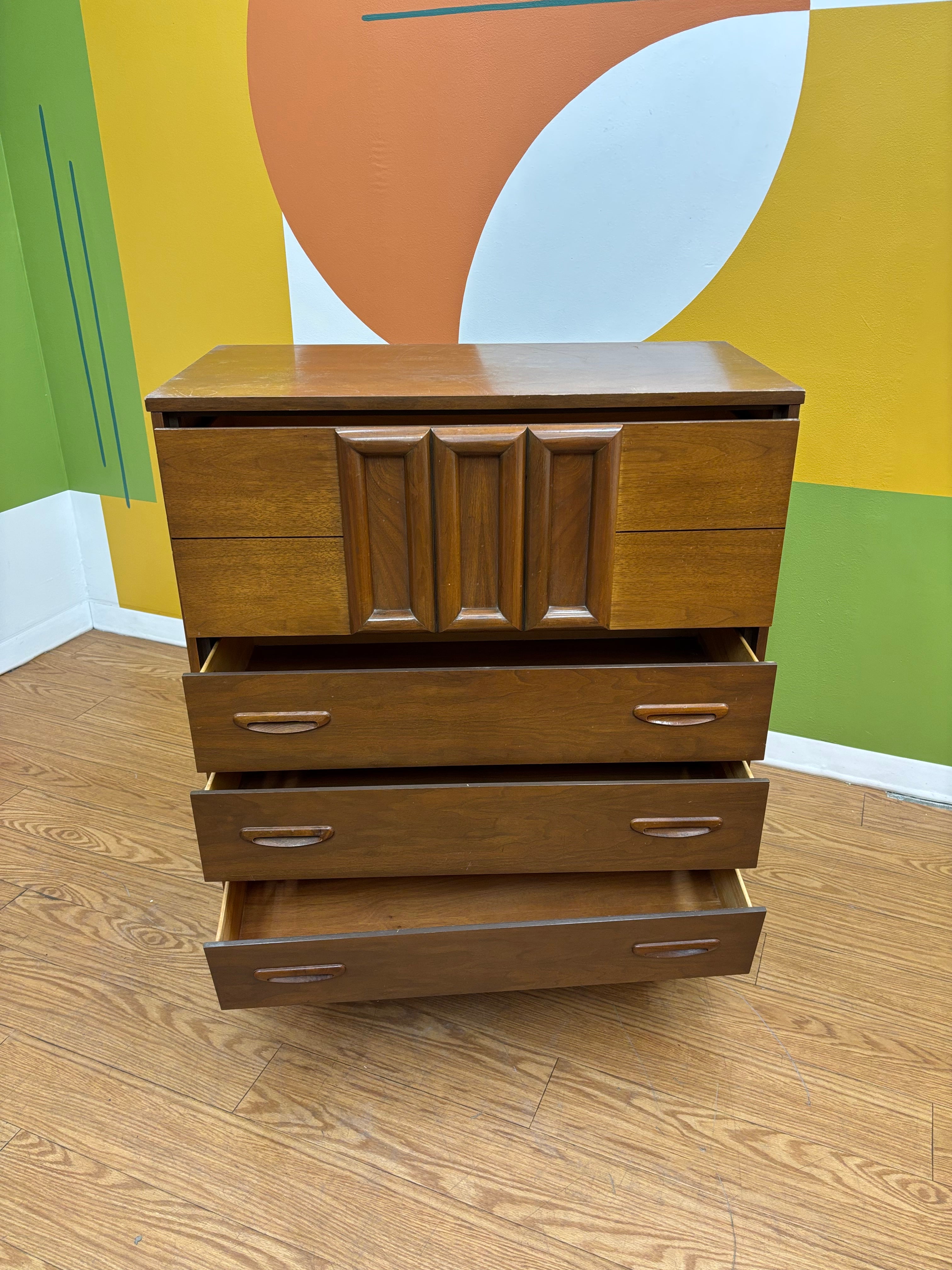 Victoriaville Wood 4 Drawer Dresser