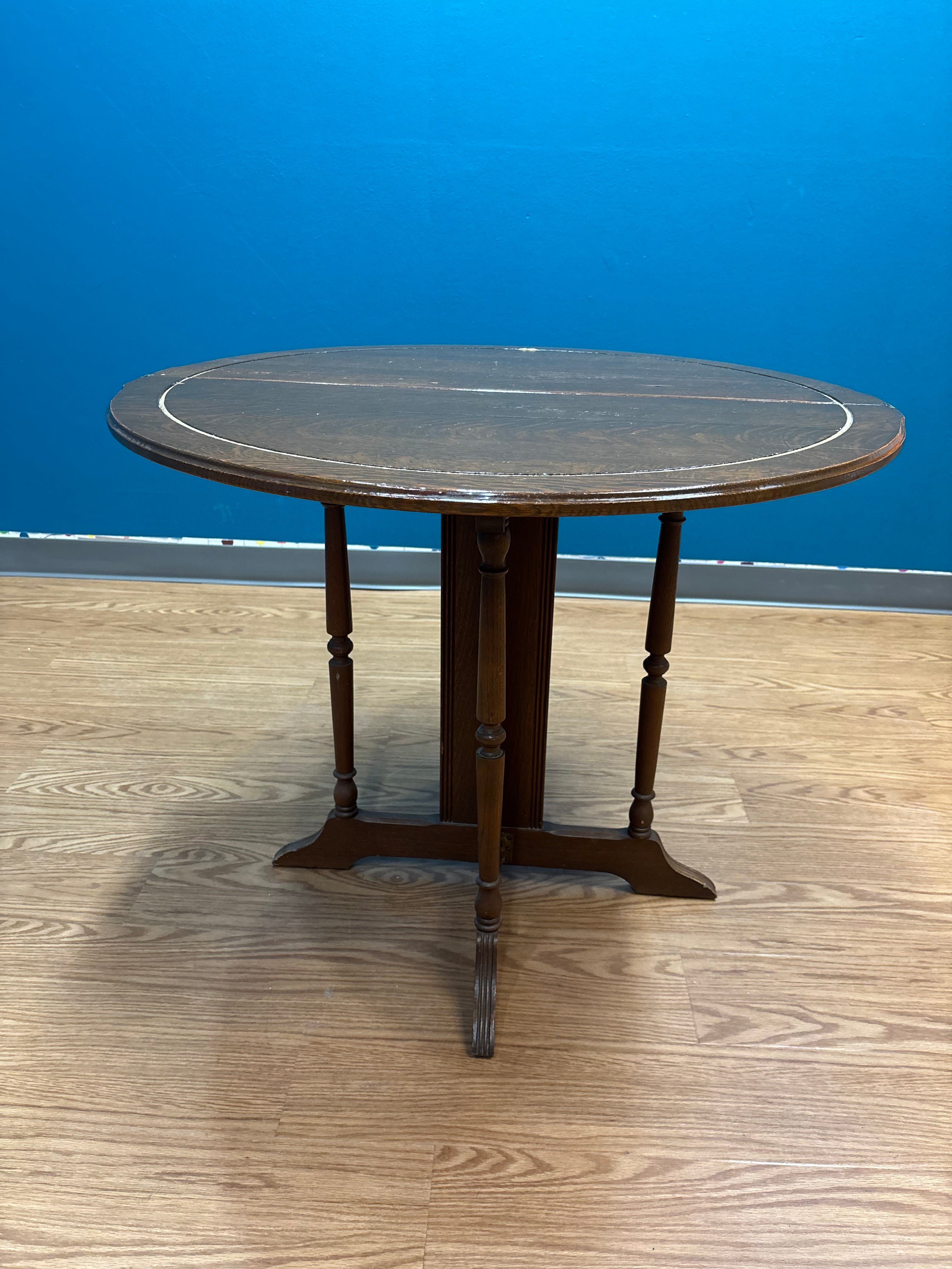 Drop Leaf Round Table