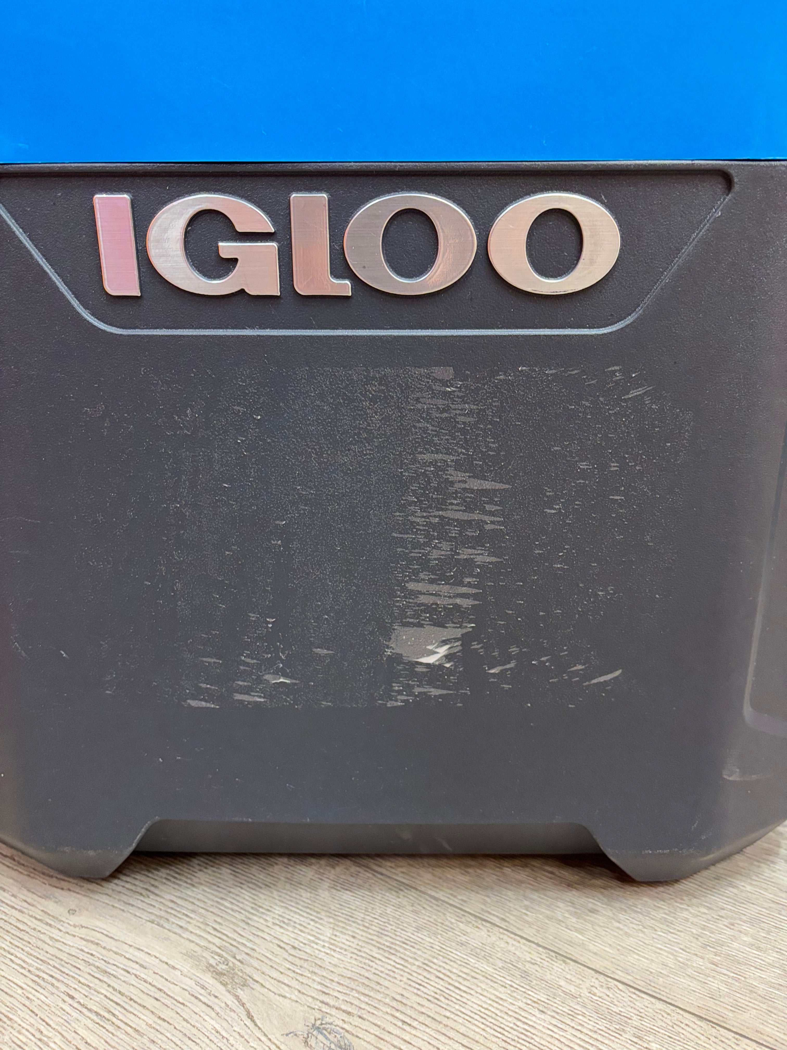 Igloo Rolling Ice Chest