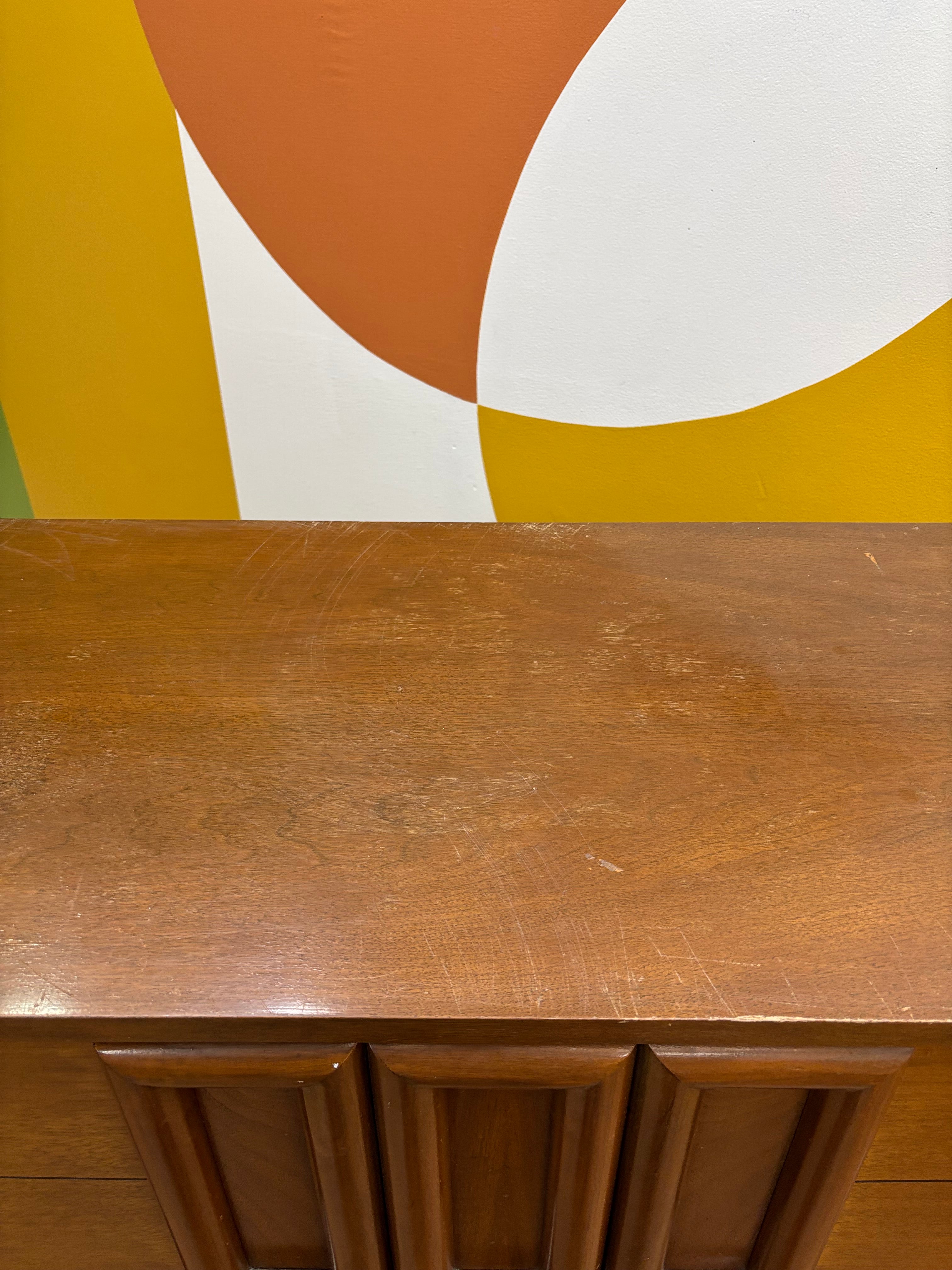 Victoriaville Wood 4 Drawer Dresser