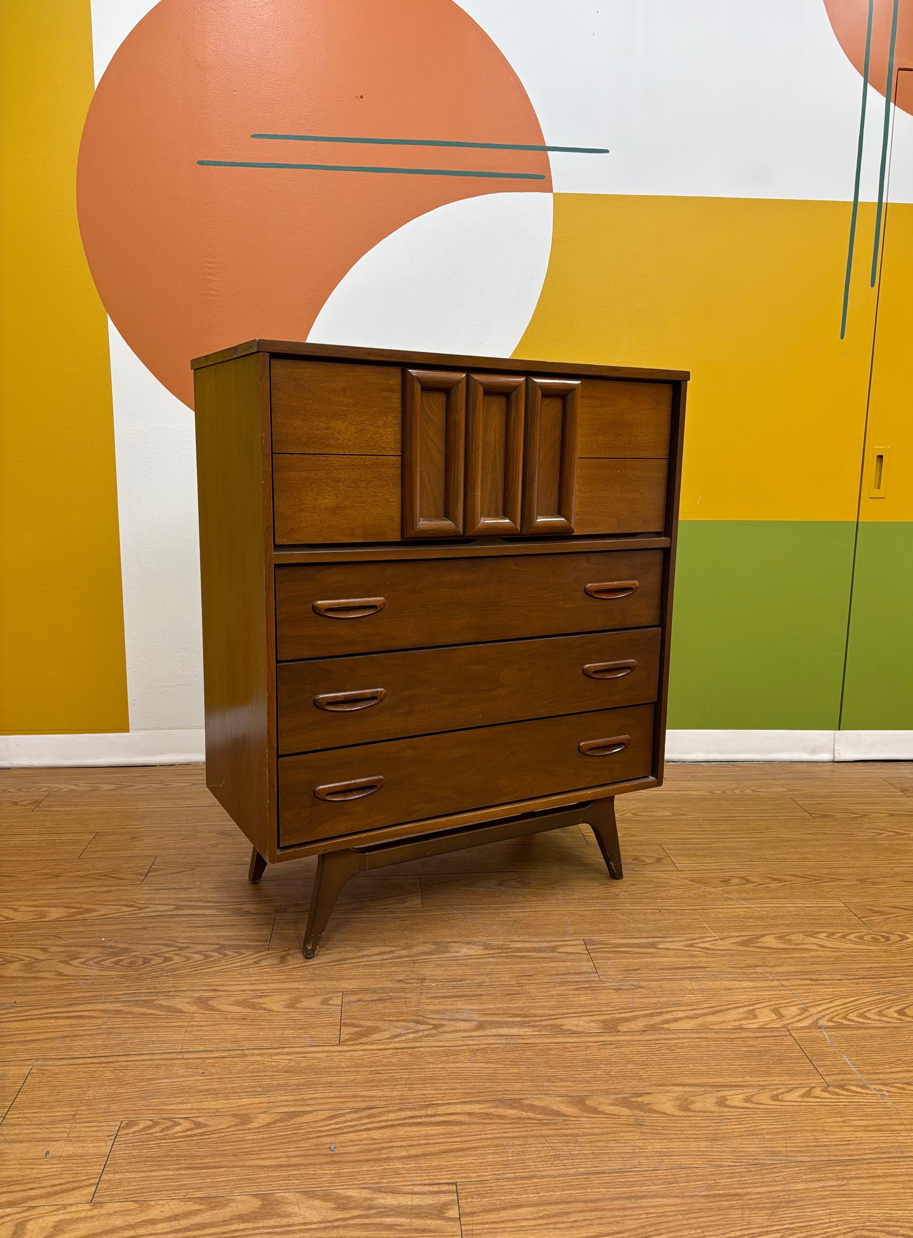 Victoriaville Wood 4 Drawer Dresser