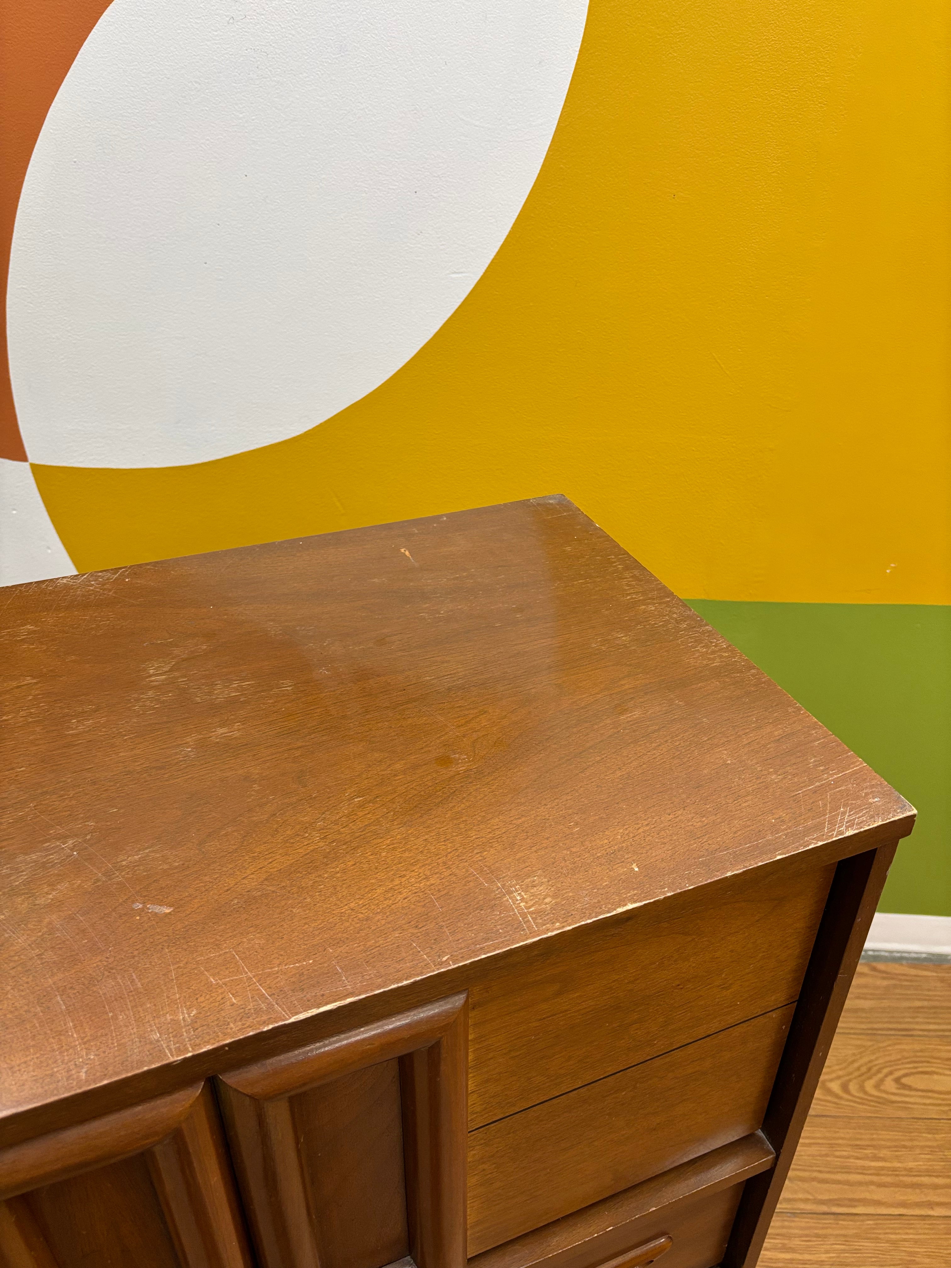 Victoriaville Wood 4 Drawer Dresser