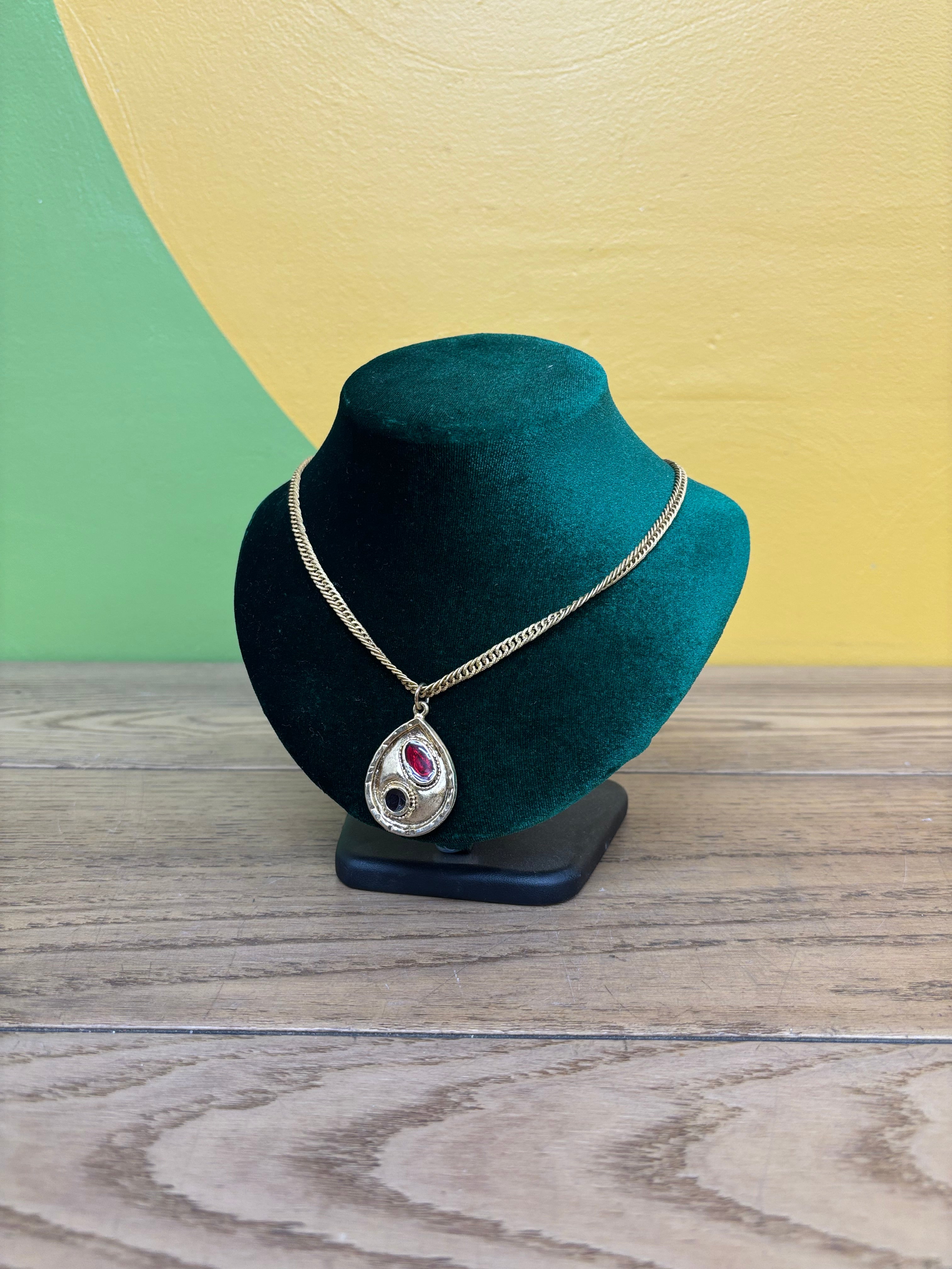 Gold Tone Pendant Necklace