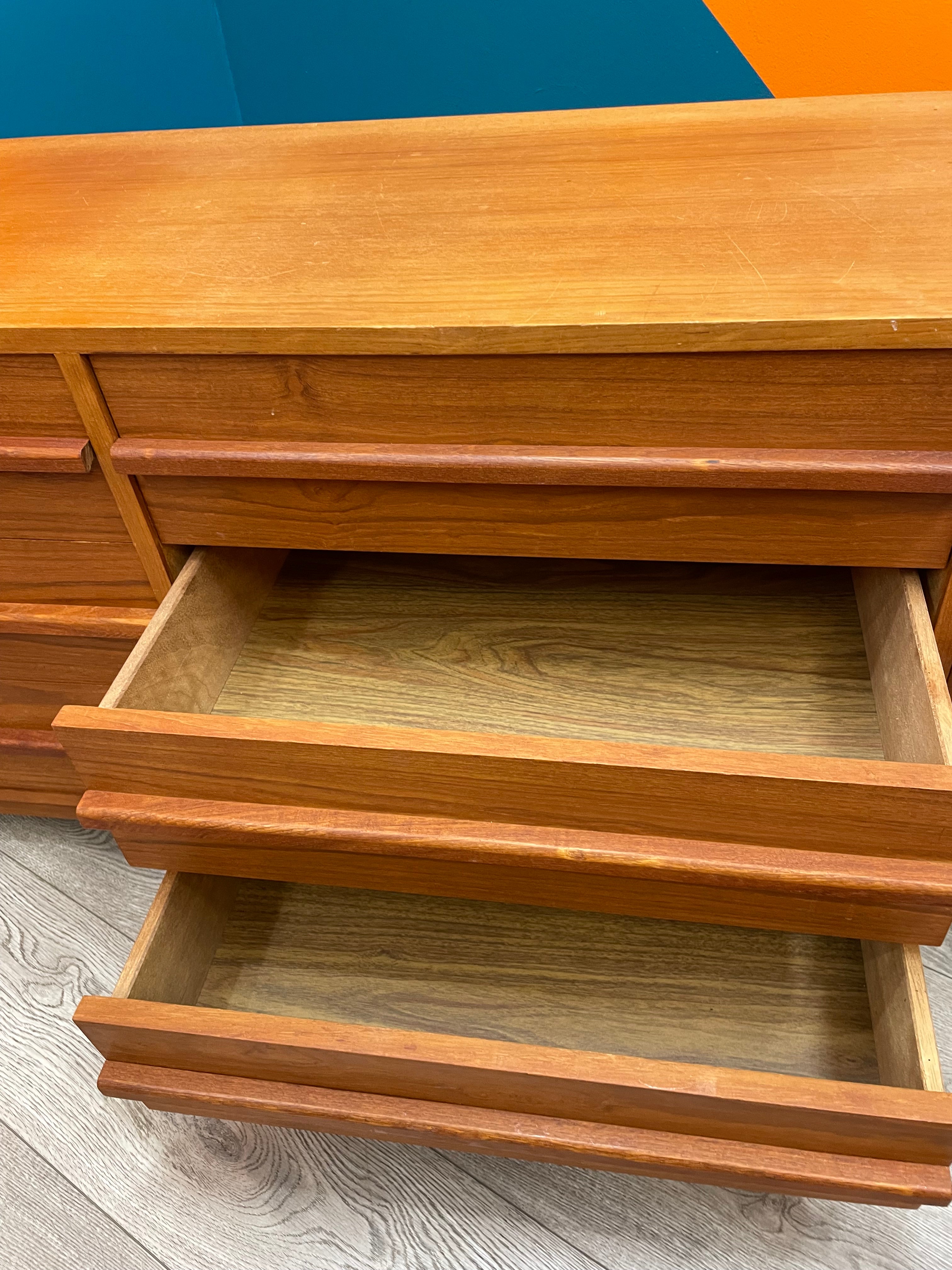 Rolling 9 Drawer Dresser