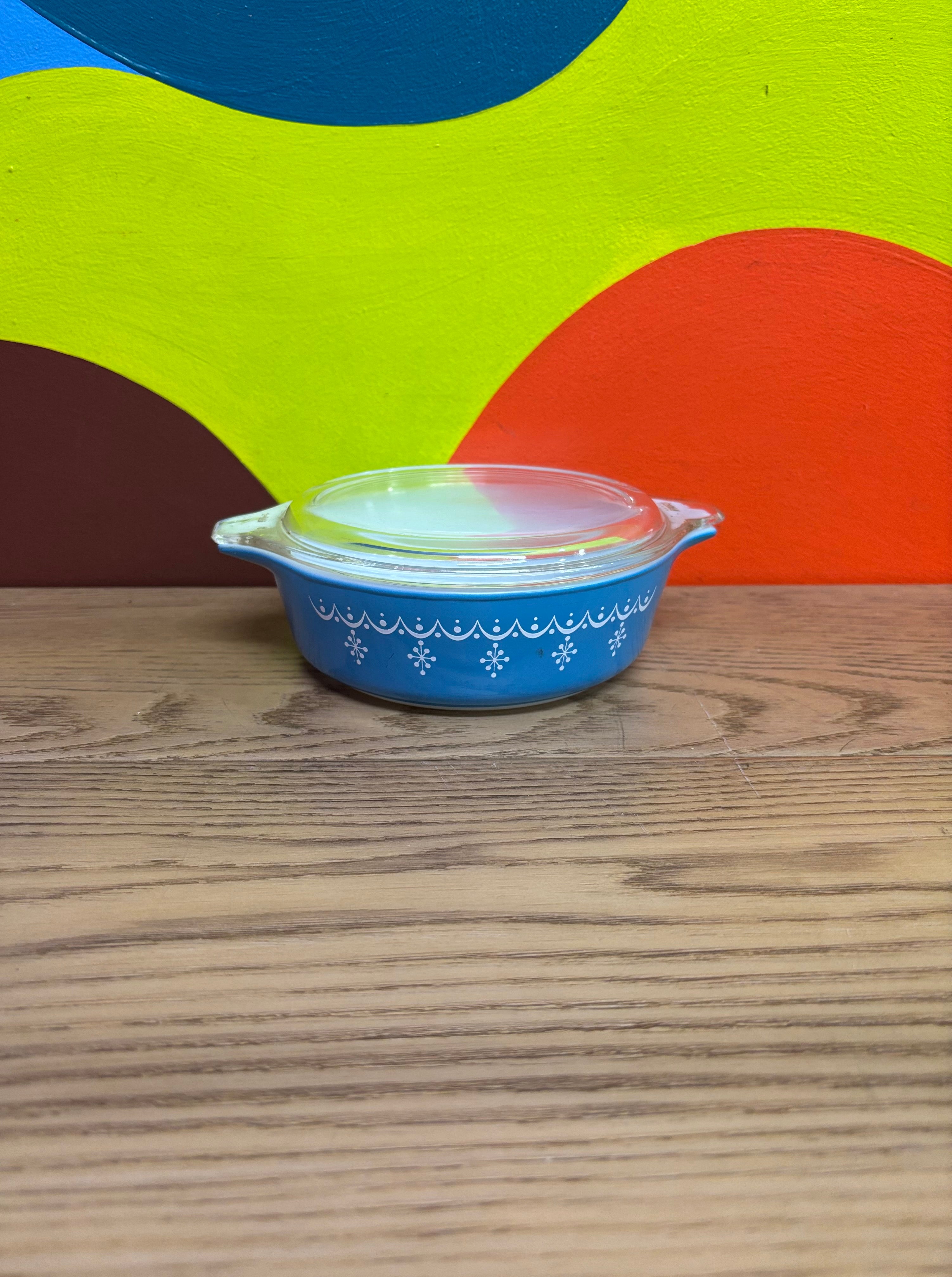 Pyrex Snowflake Garland #471 Casserole Dish with Lid