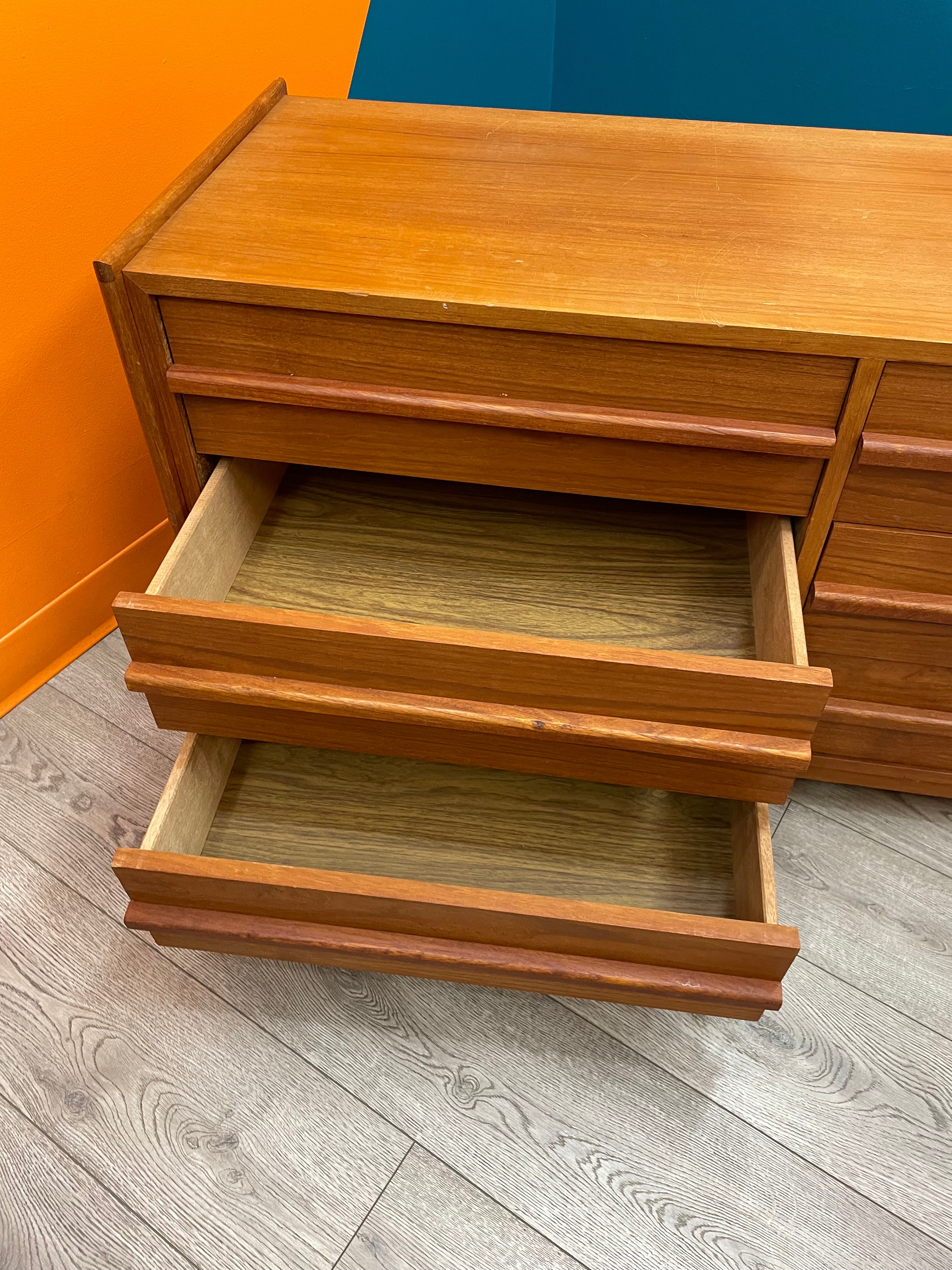 Rolling 9 Drawer Dresser