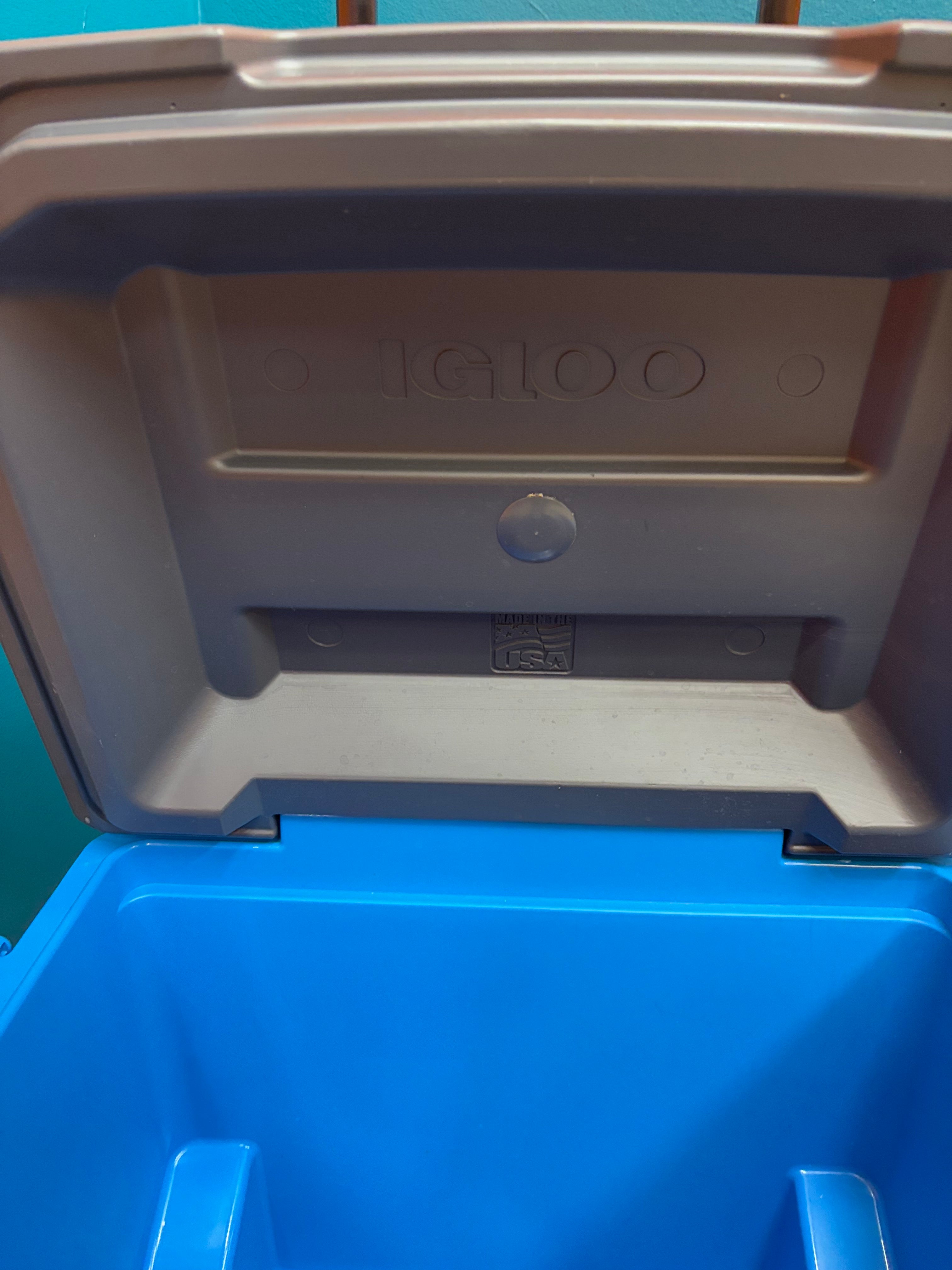 Igloo Rolling Ice Chest