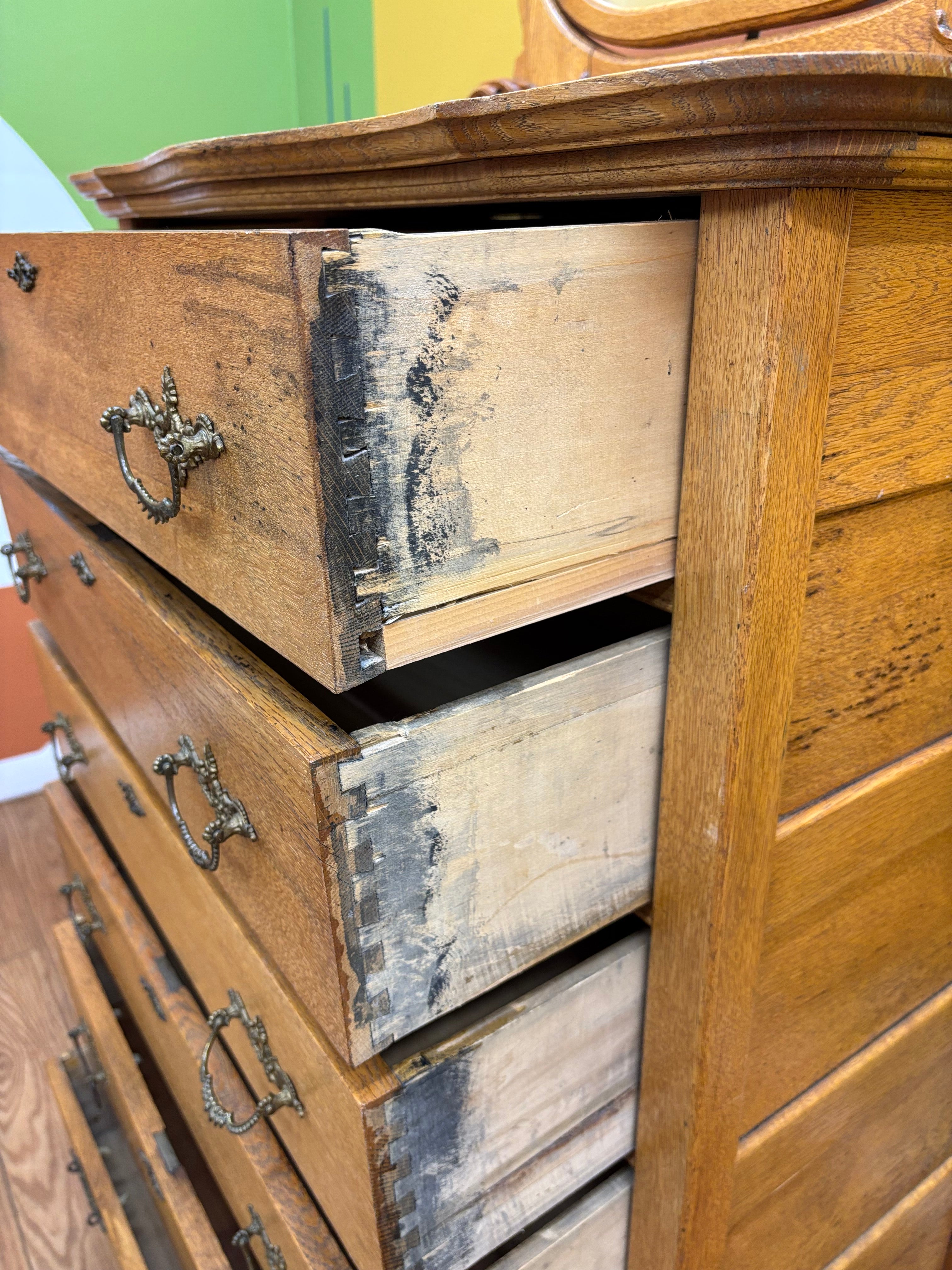 Chest of Drawers with Vanity Mirror