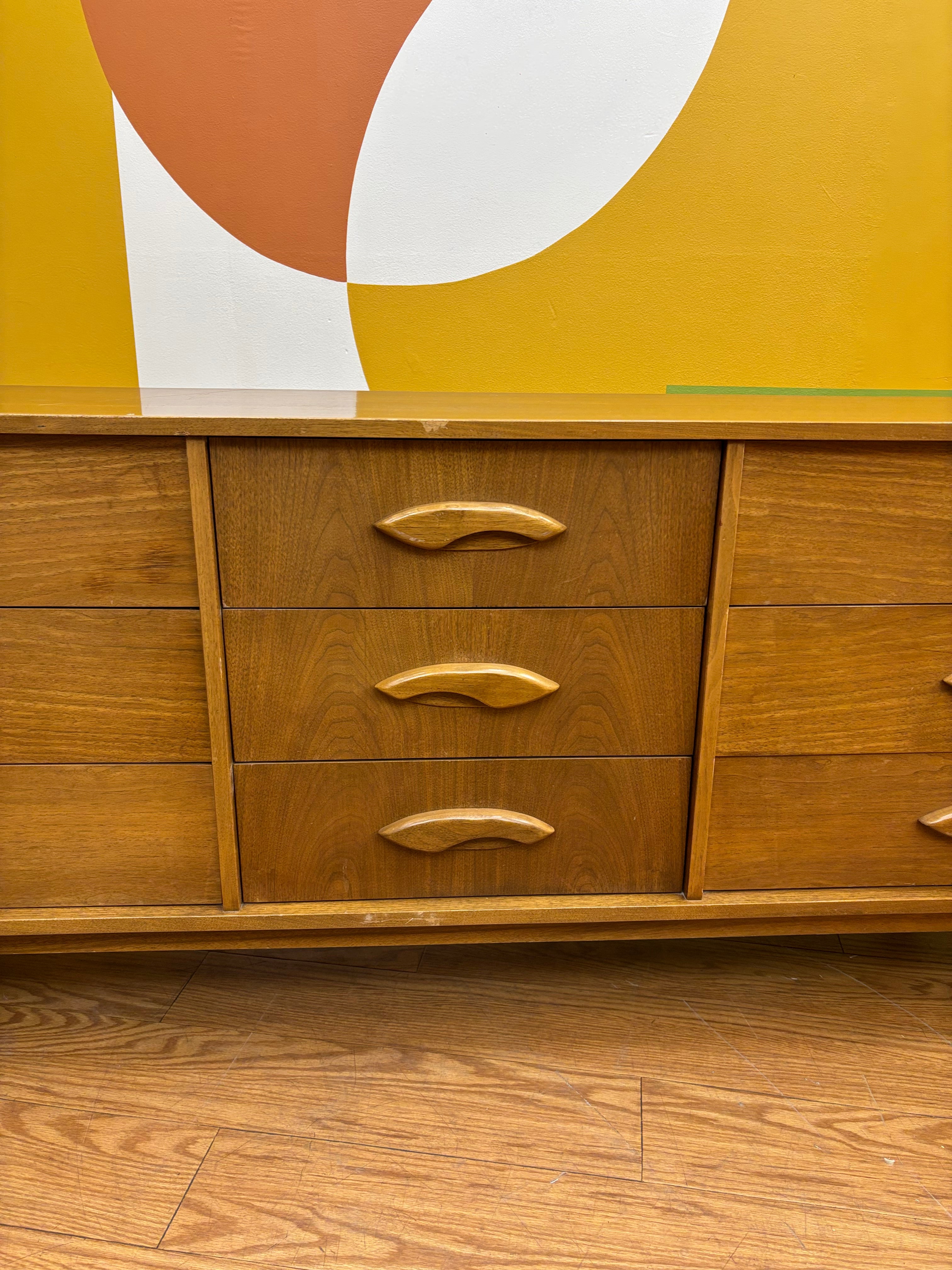 9 Drawer Dresser