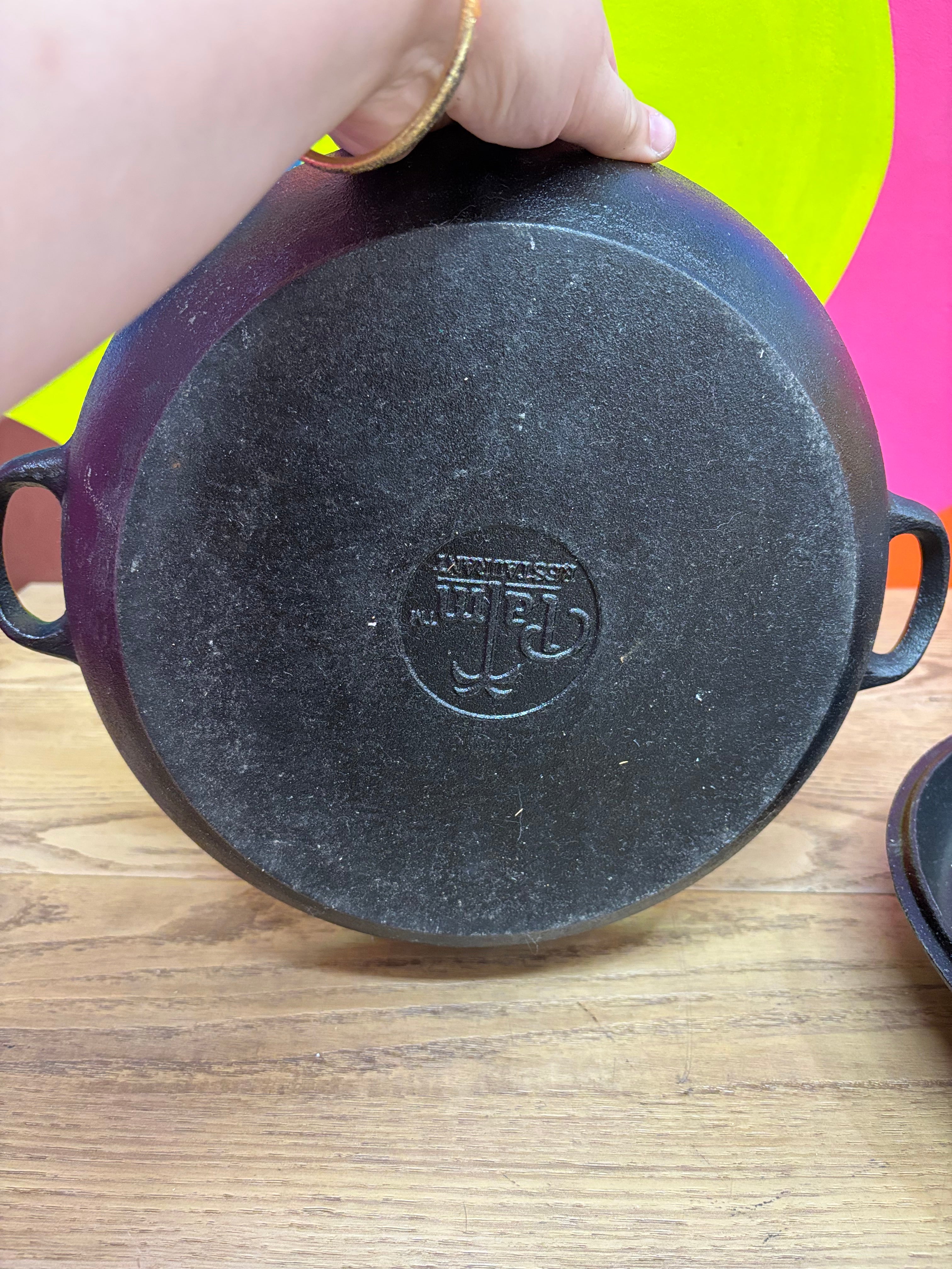 Cast Iron Dutch Oven