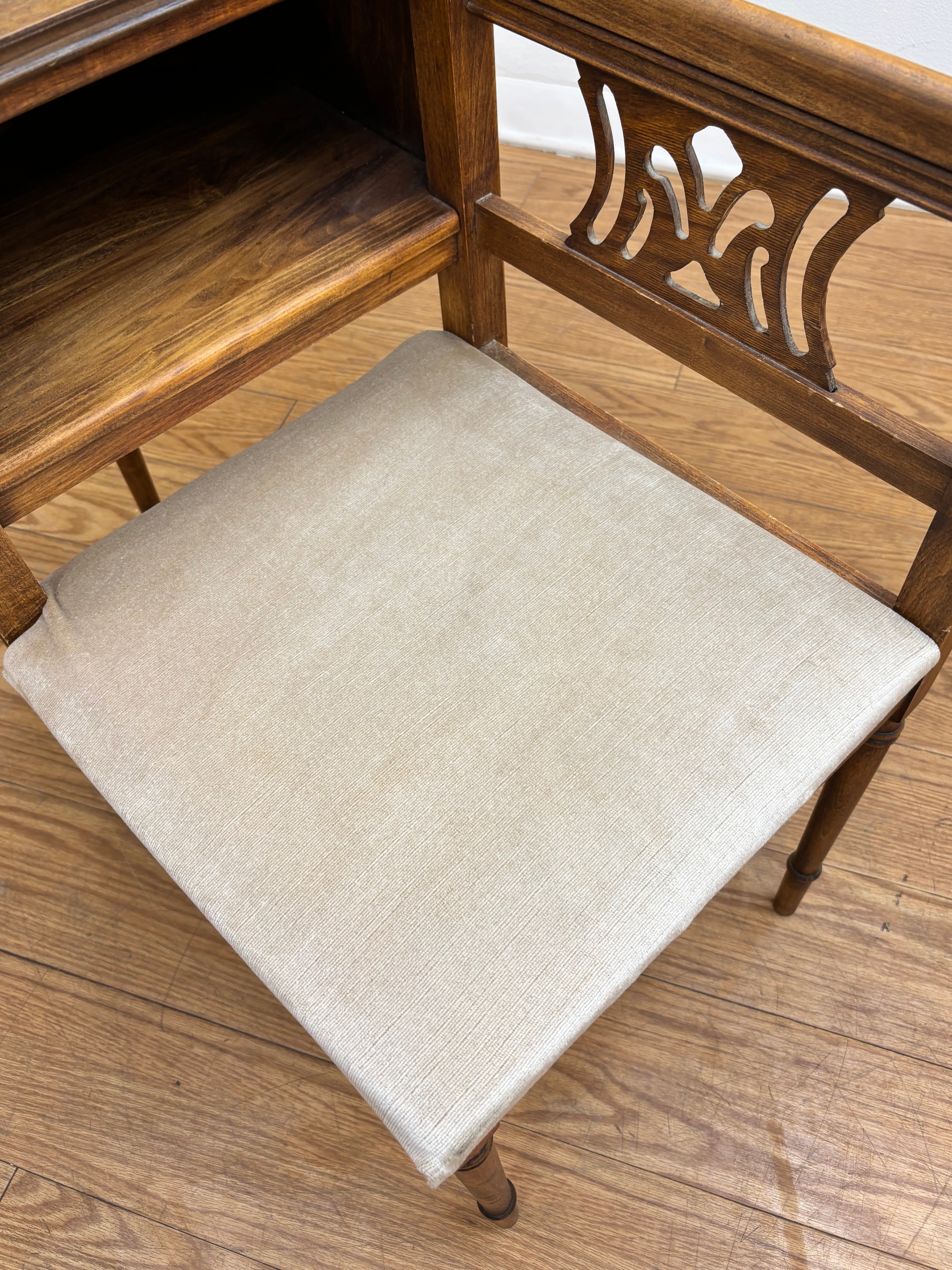 Wood Gossip Bench
