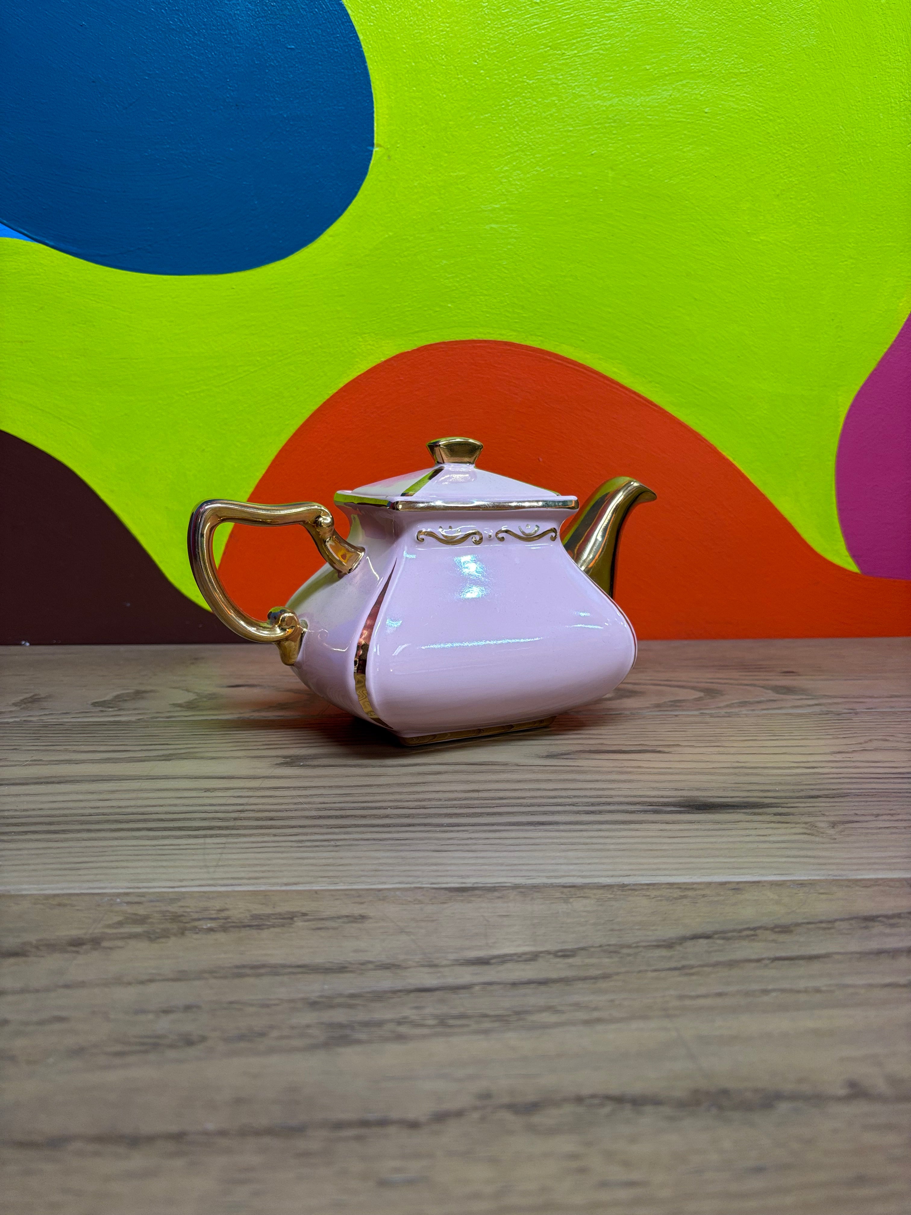 Pink Teapot (Ellgreave Pottery Co.)