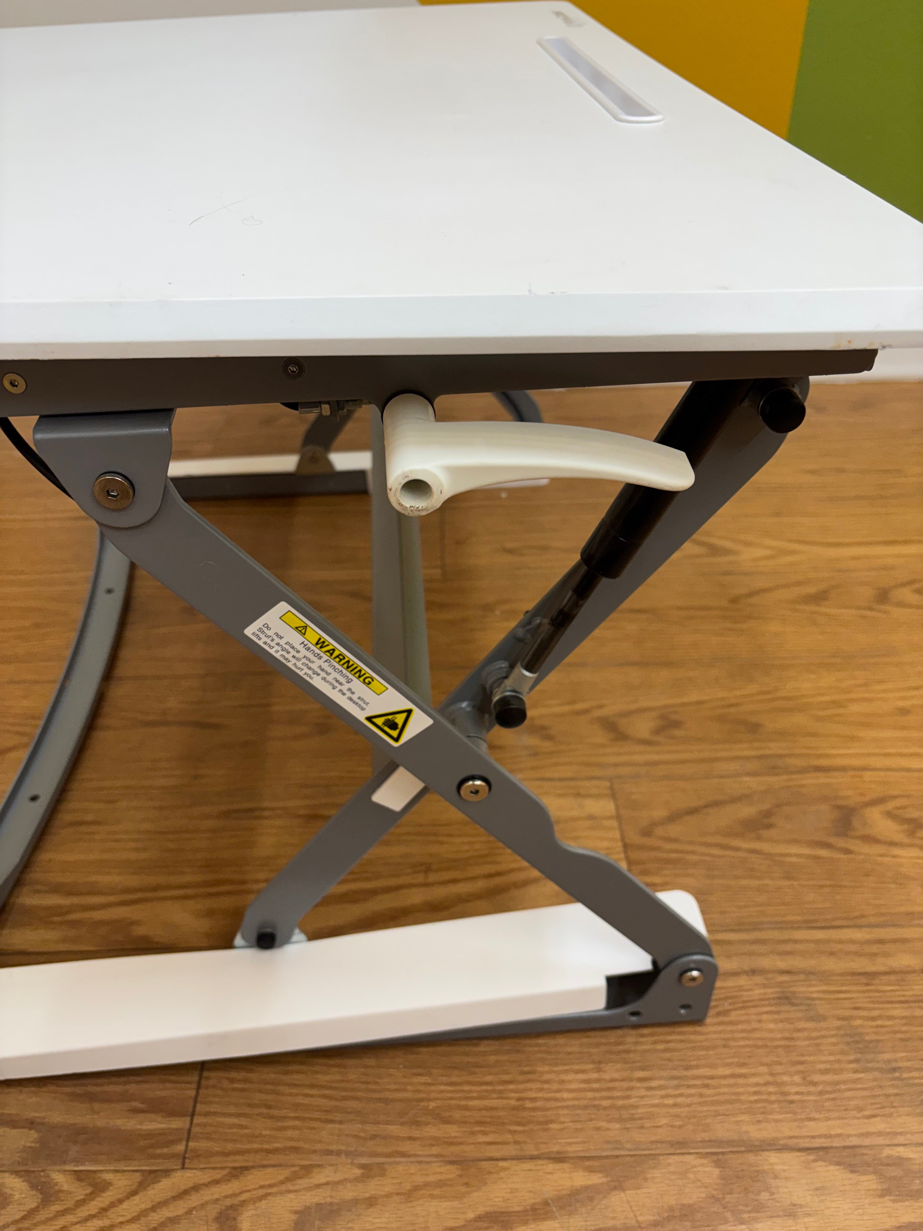 PrimeCables Sit-to-Stand Adjustable Desktop Converter