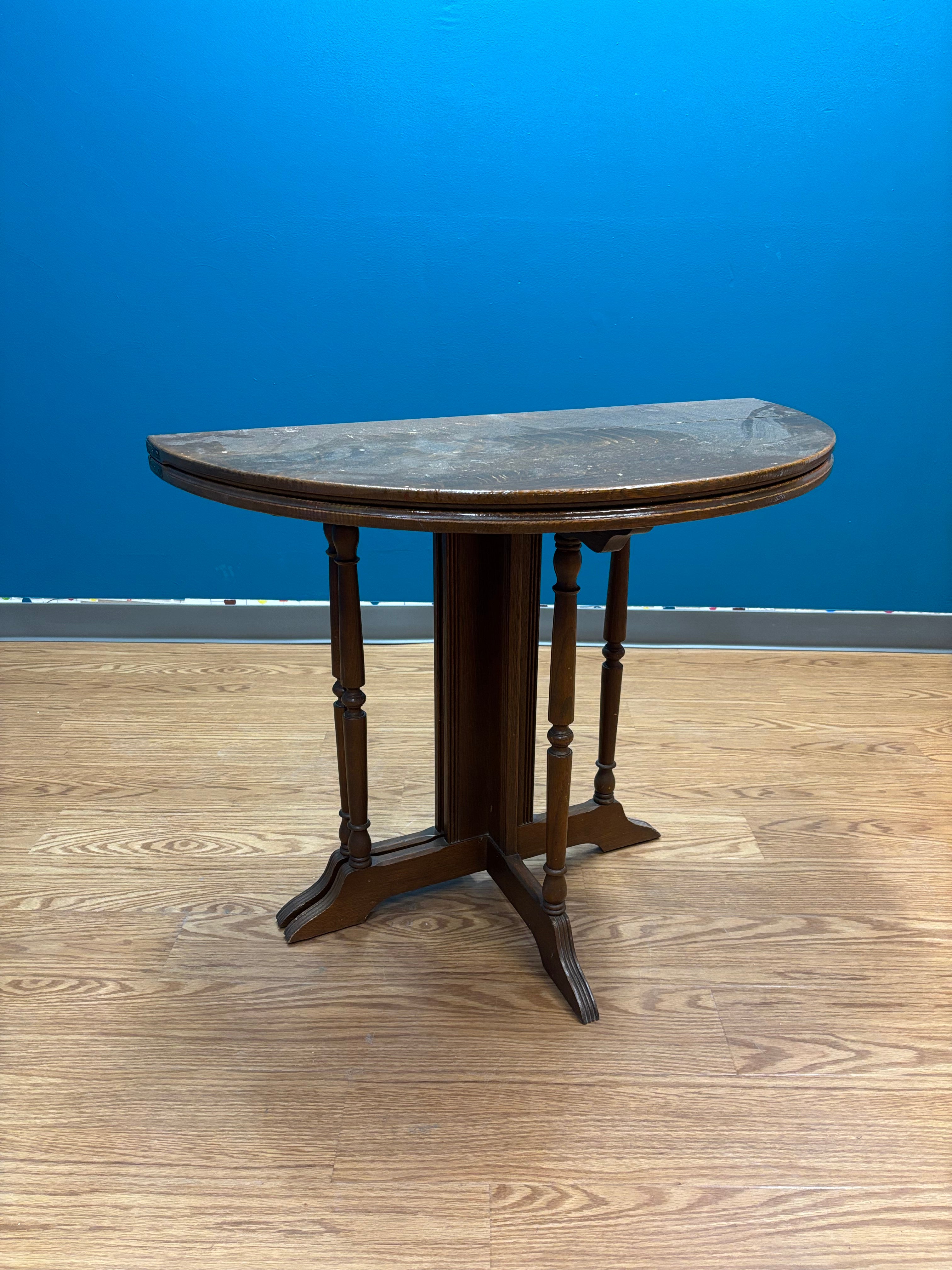 Drop Leaf Round Table