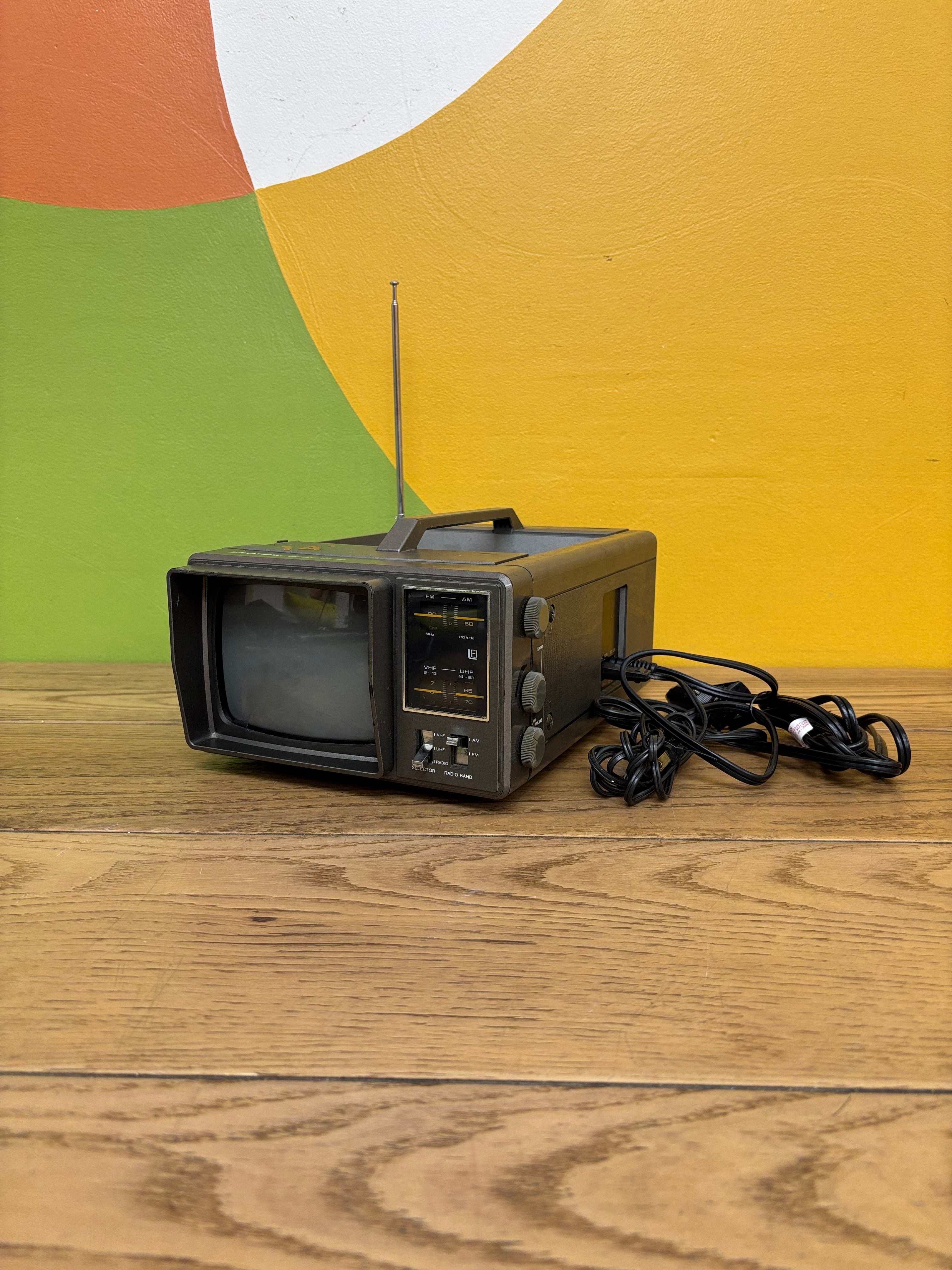 Lloyd’s Portable TV/Radio