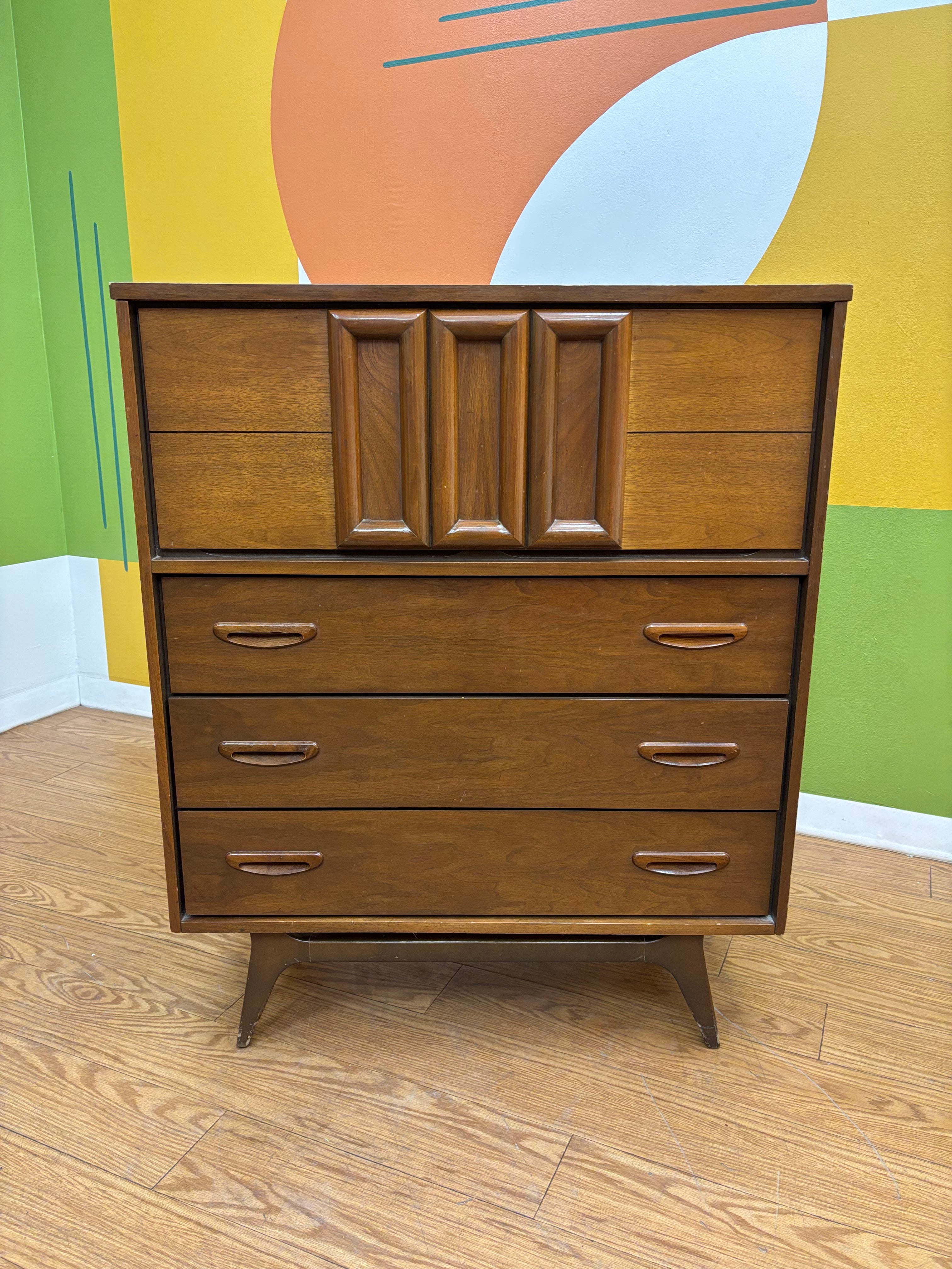 Victoriaville Wood 4 Drawer Dresser