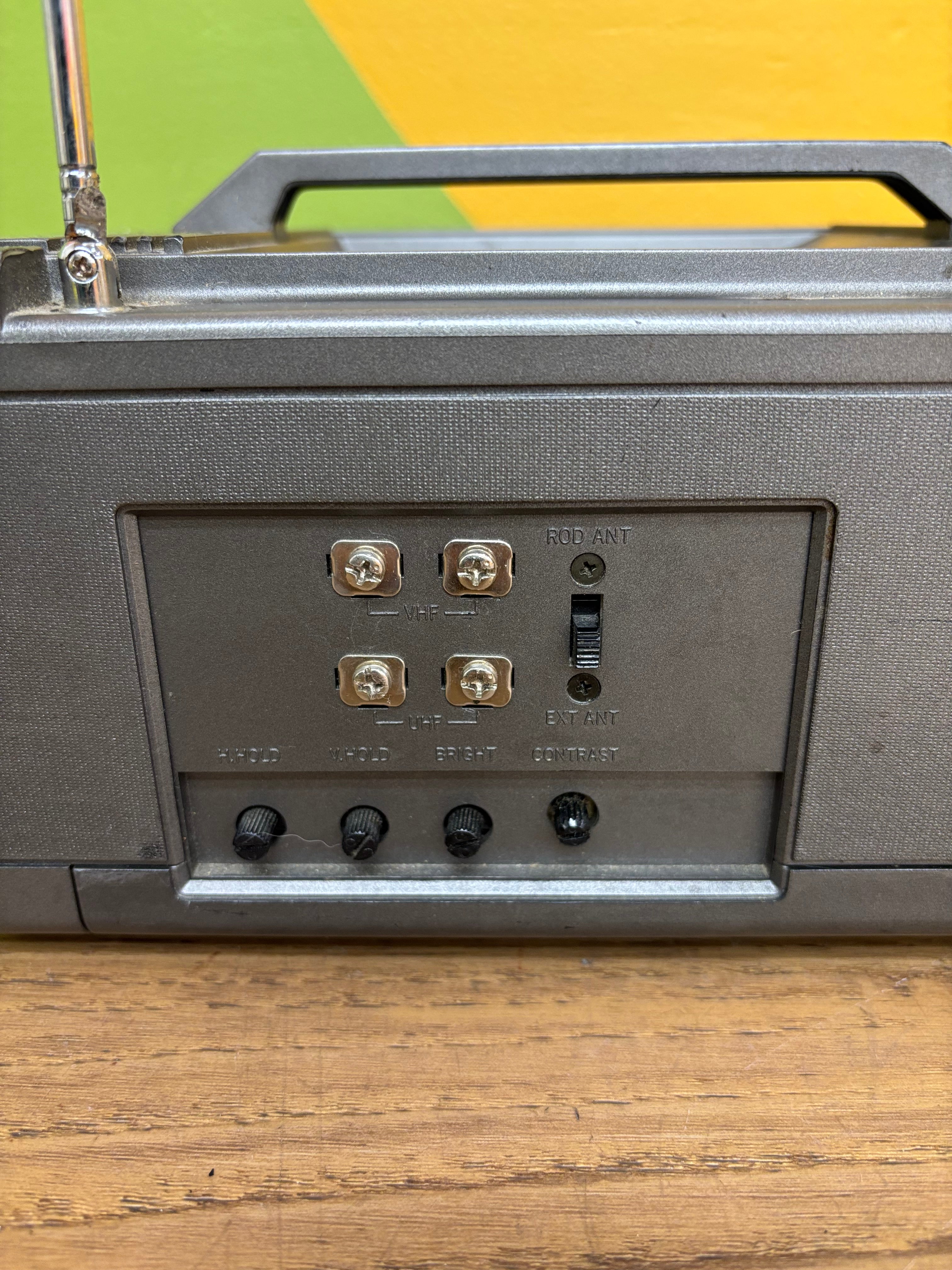 Lloyd’s Portable TV/Radio