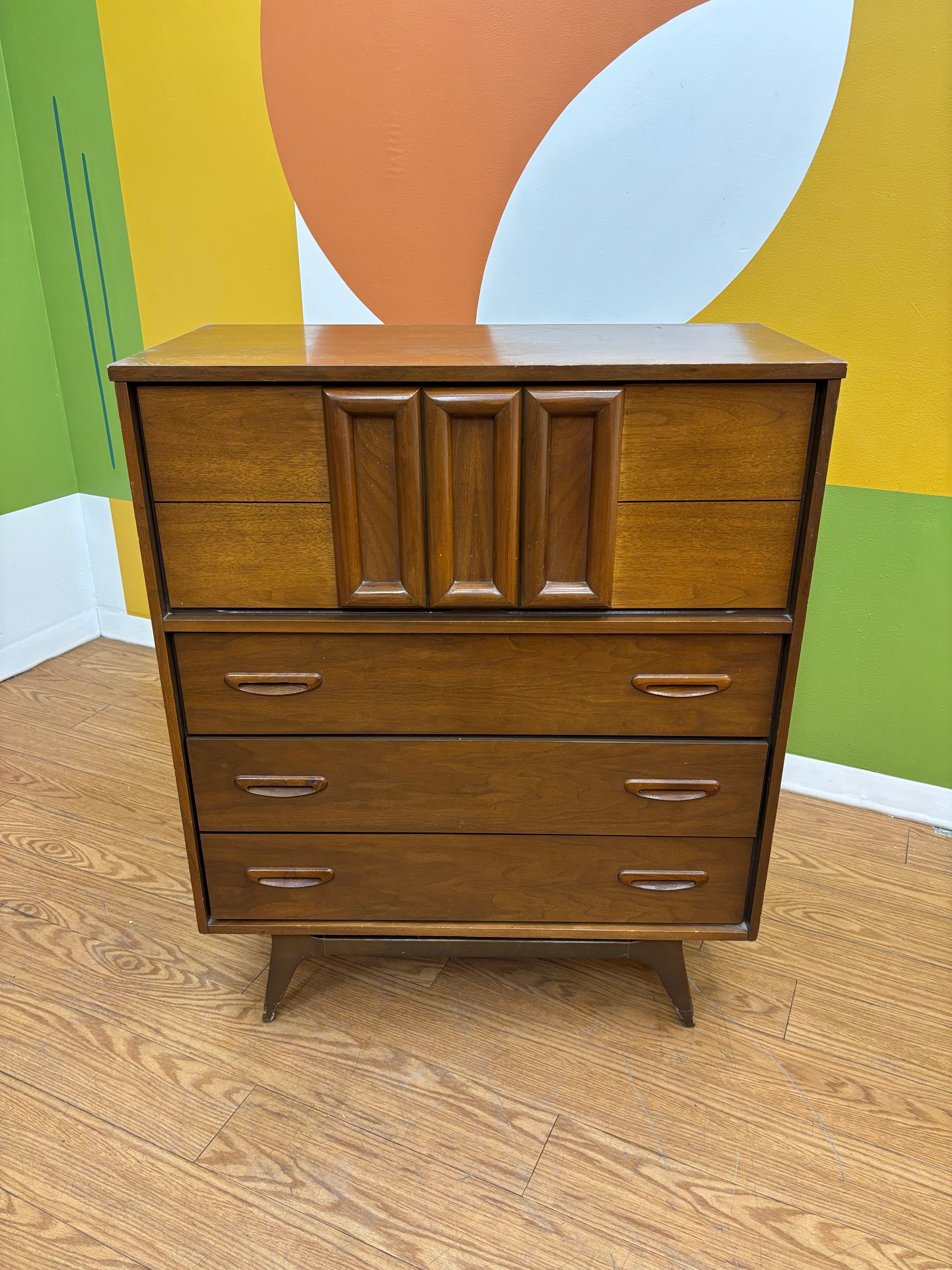 Victoriaville Wood 4 Drawer Dresser