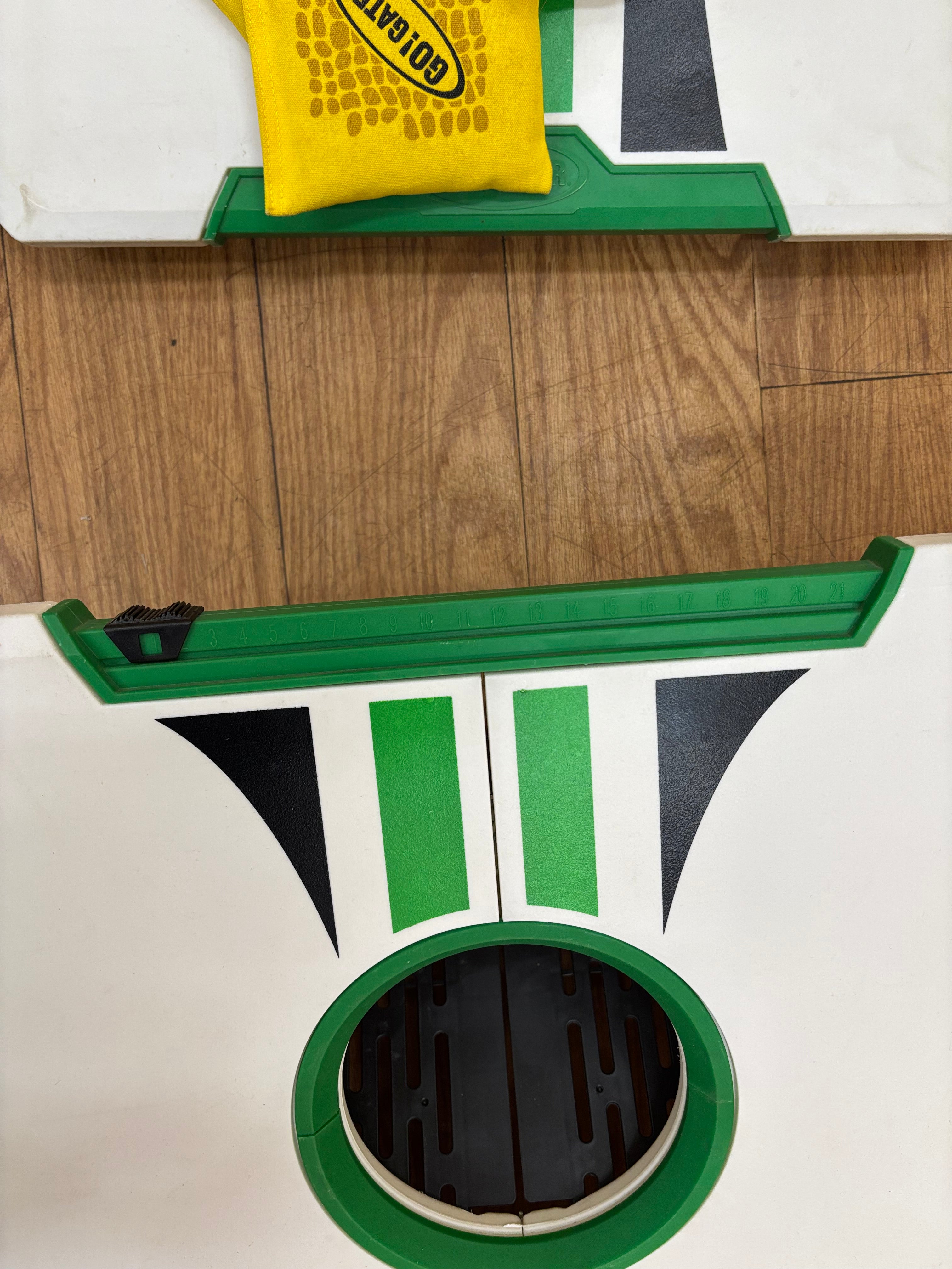 Outdoor Cornhole Game