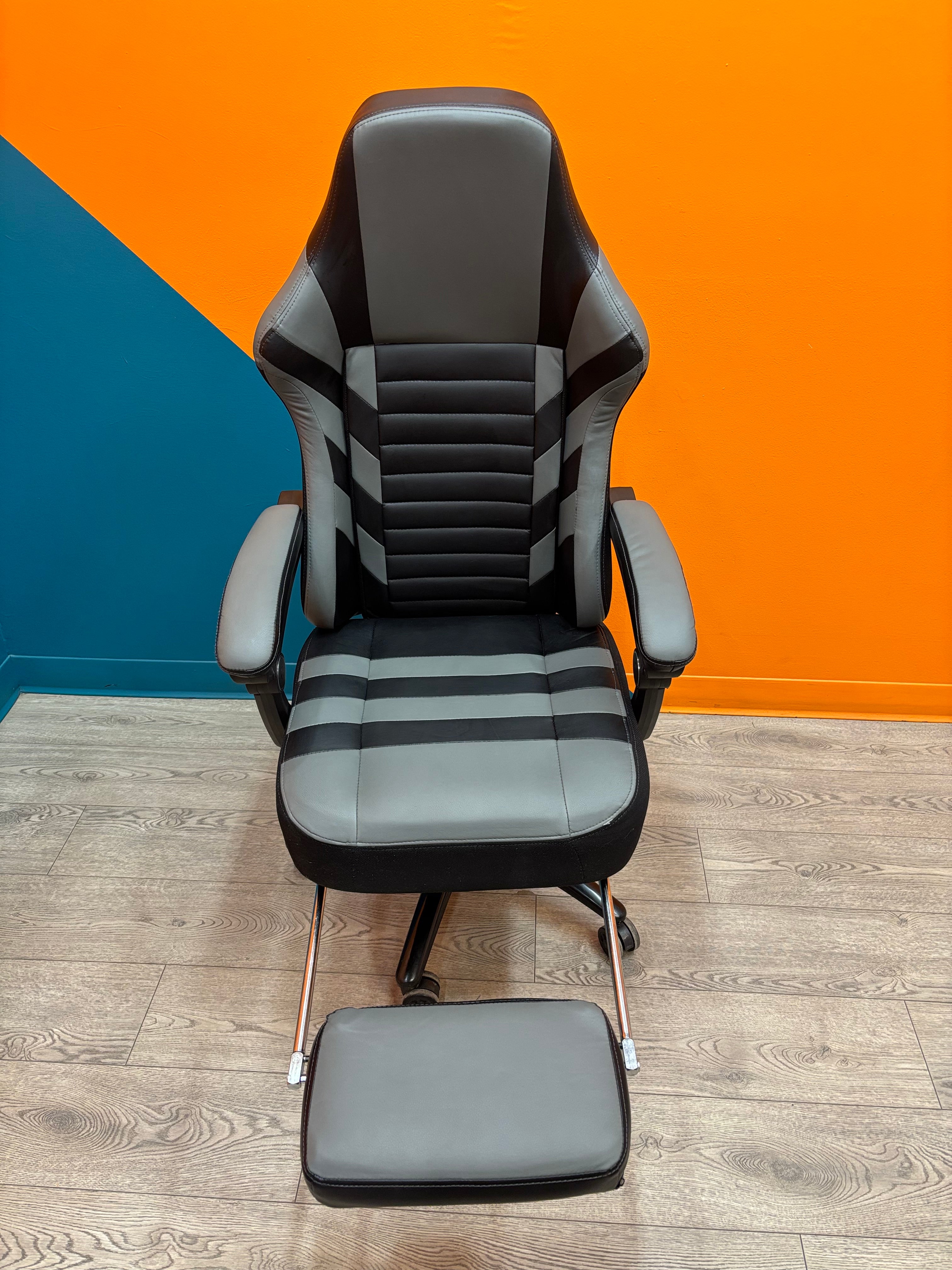 Gaming Chair with Footrest