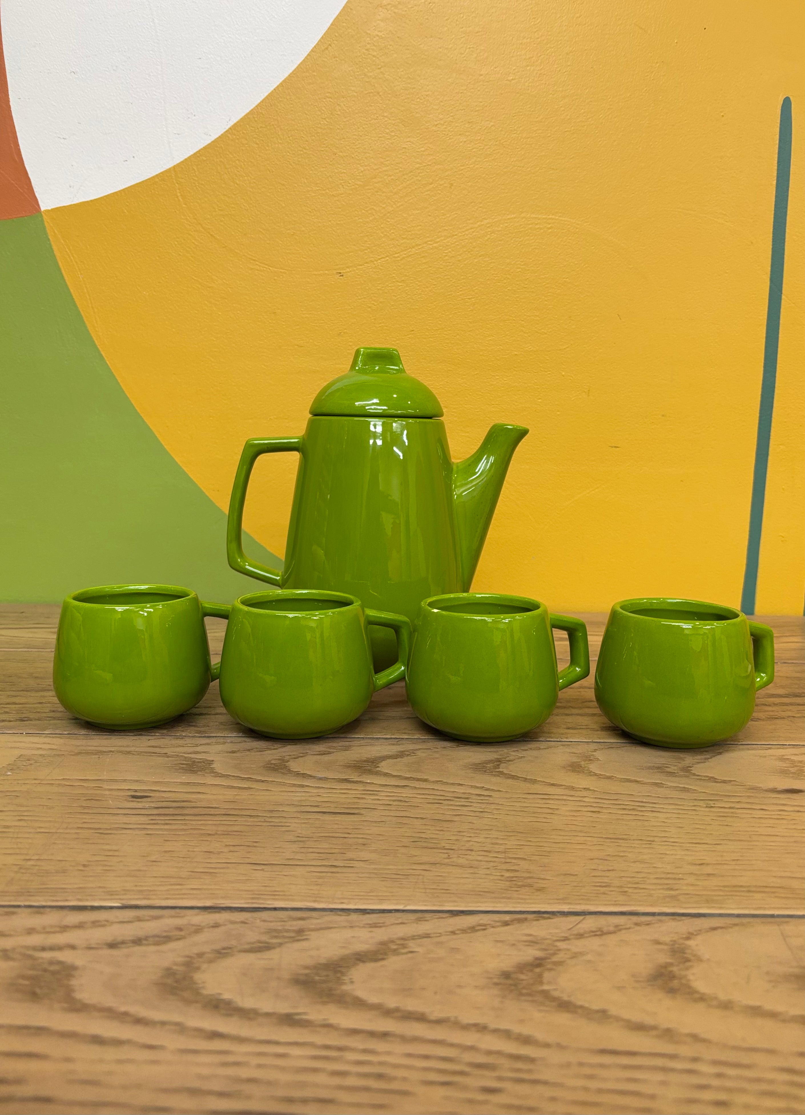 Green Holiday Designs Teapot & Mugs