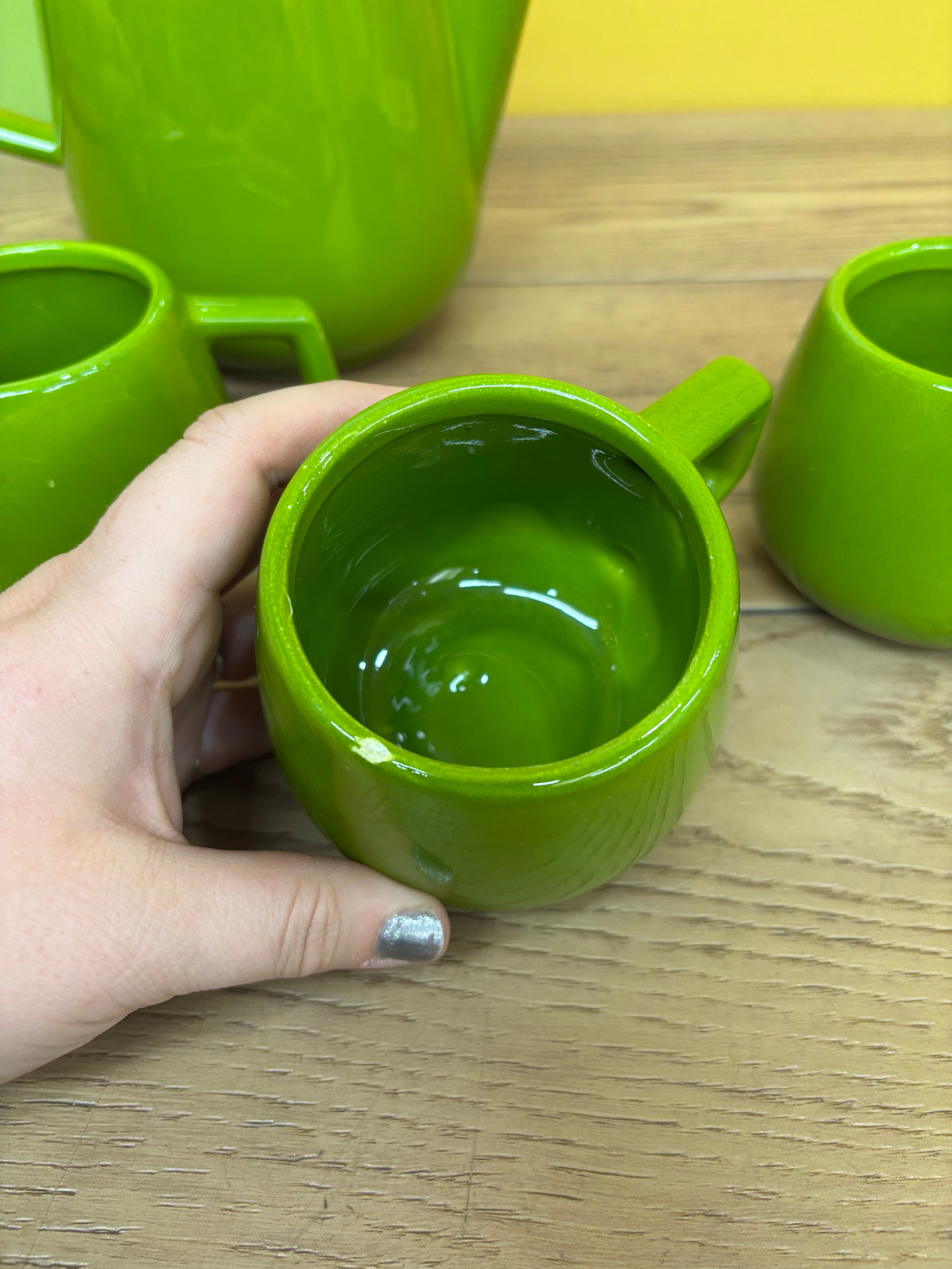 Green Holiday Designs Teapot & Mugs