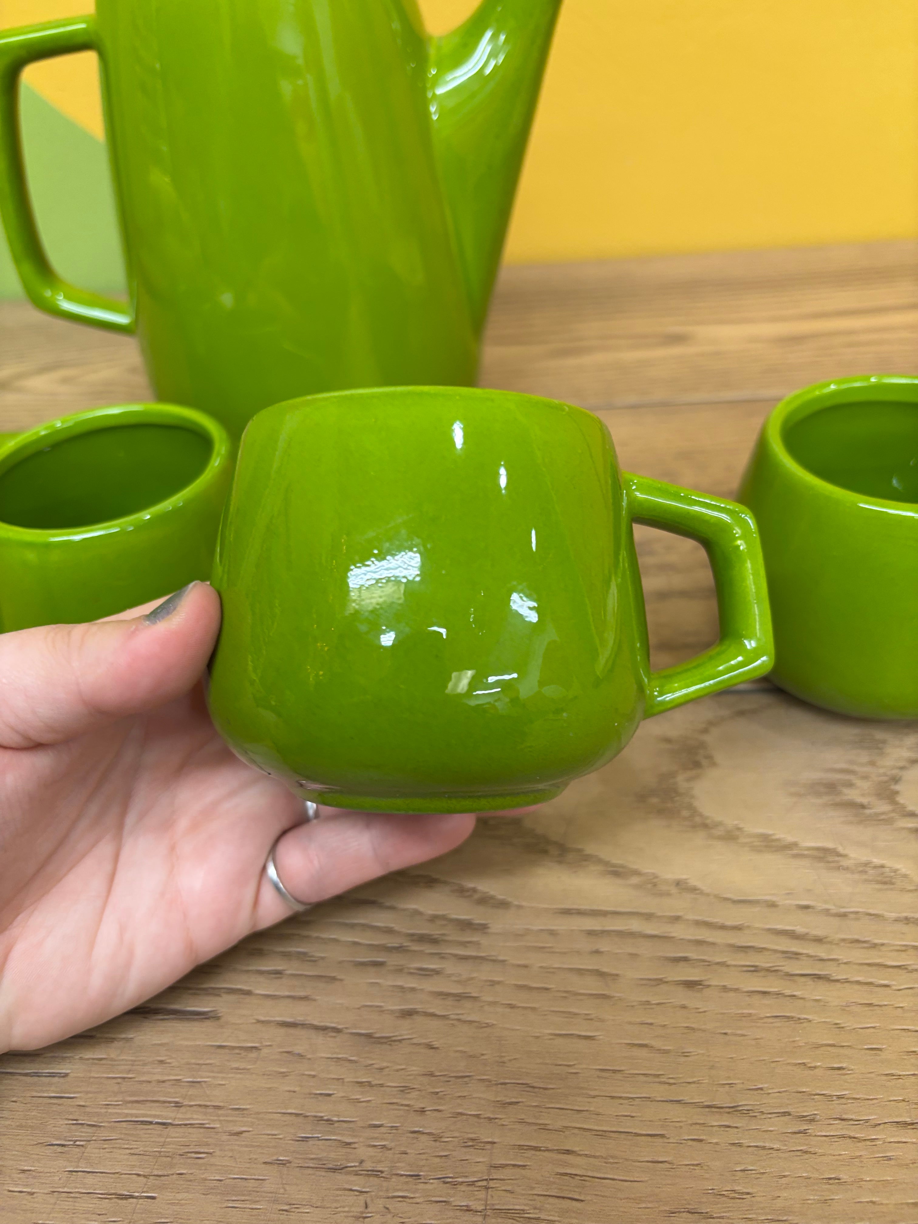 Green Holiday Designs Teapot & Mugs