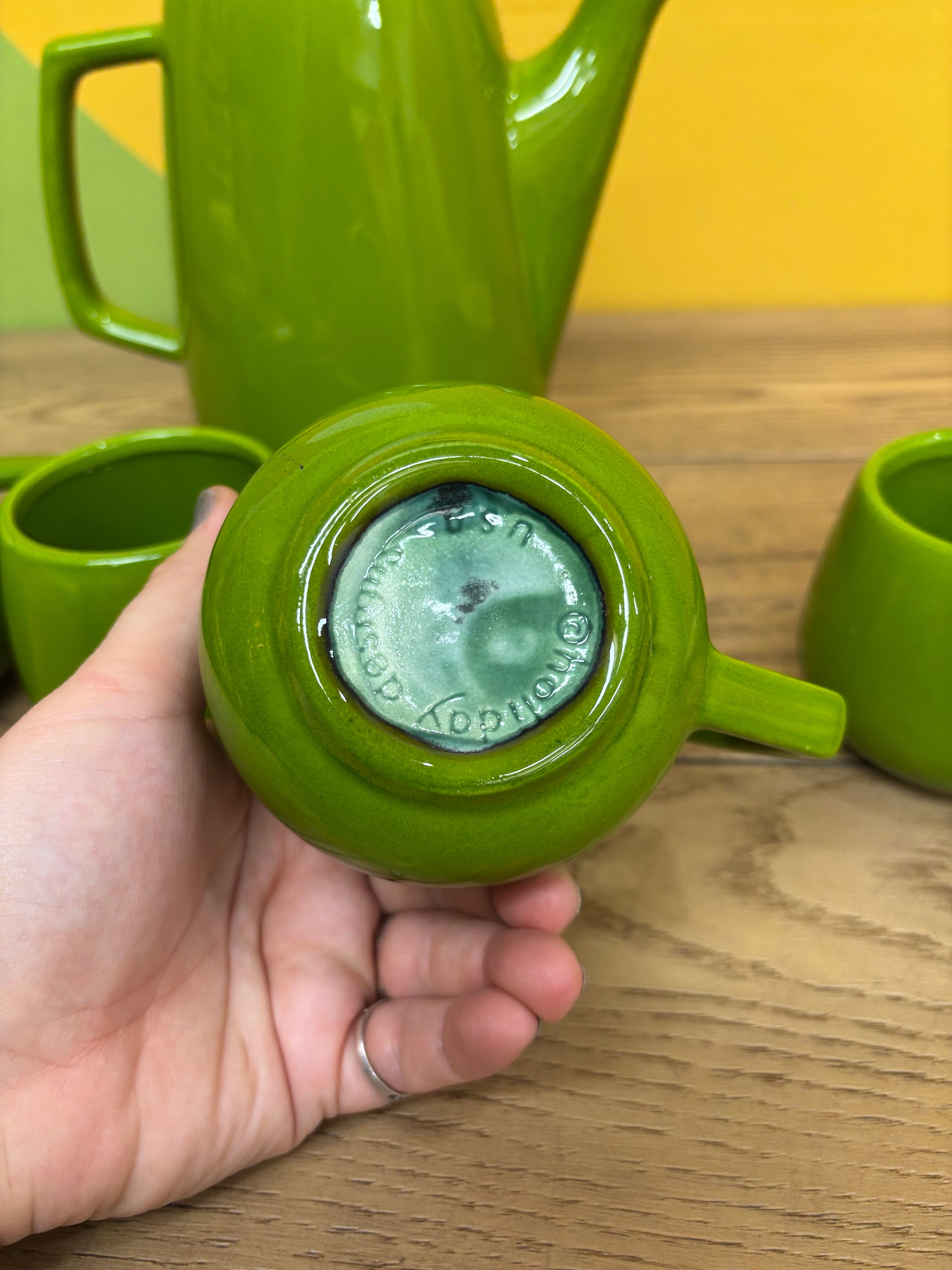 Green Holiday Designs Teapot & Mugs