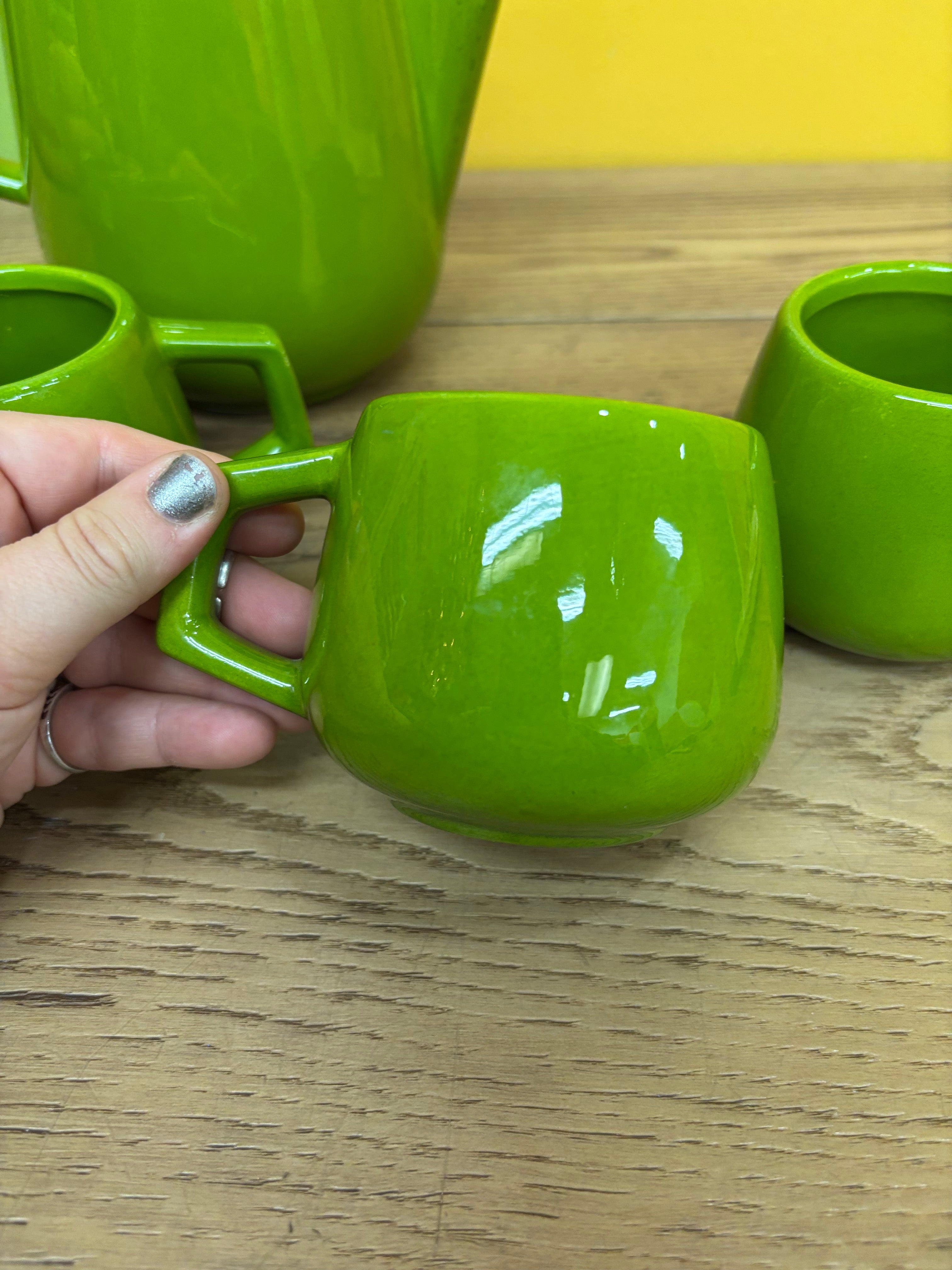 Green Holiday Designs Teapot & Mugs