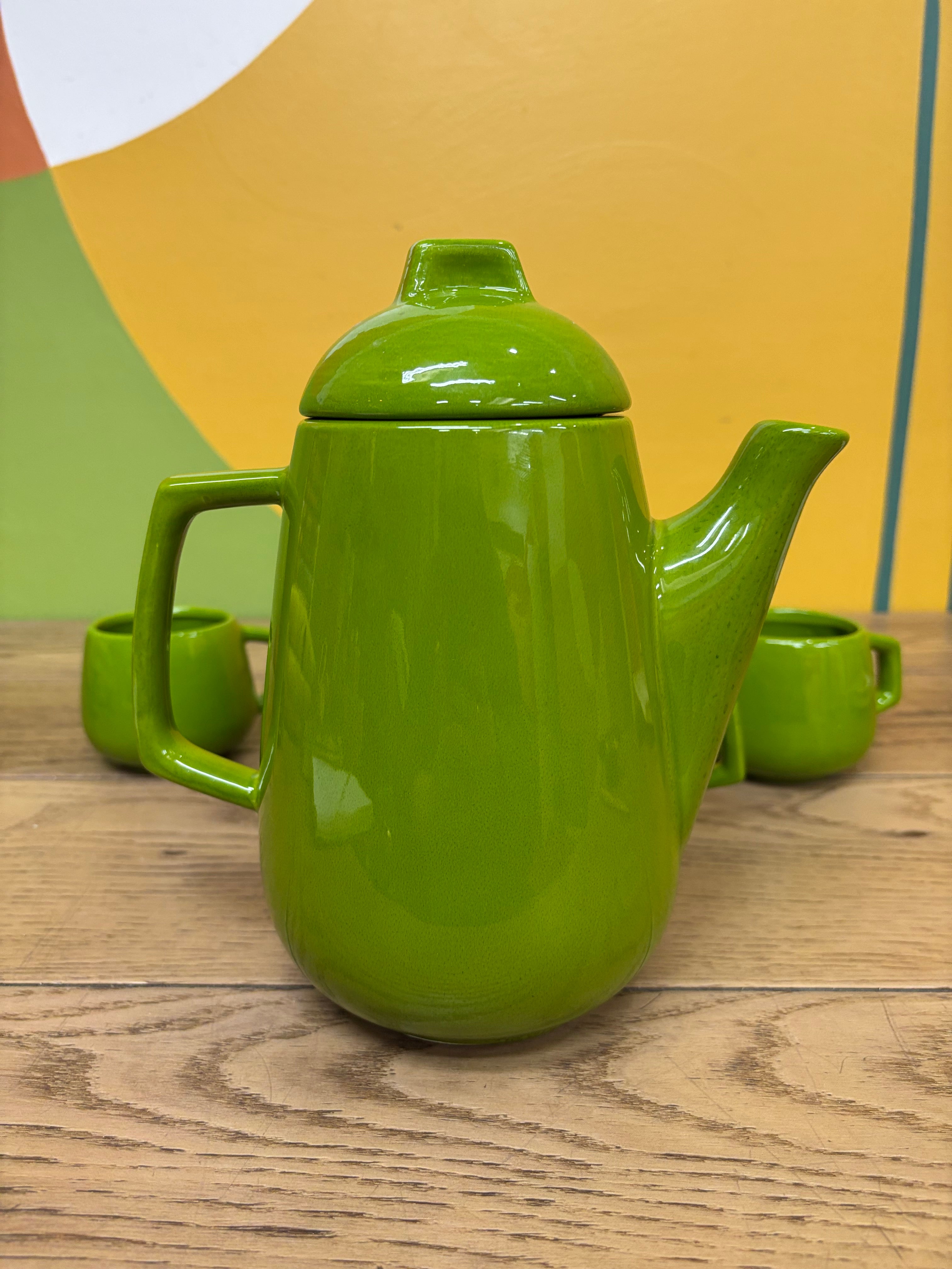 Green Holiday Designs Teapot & Mugs