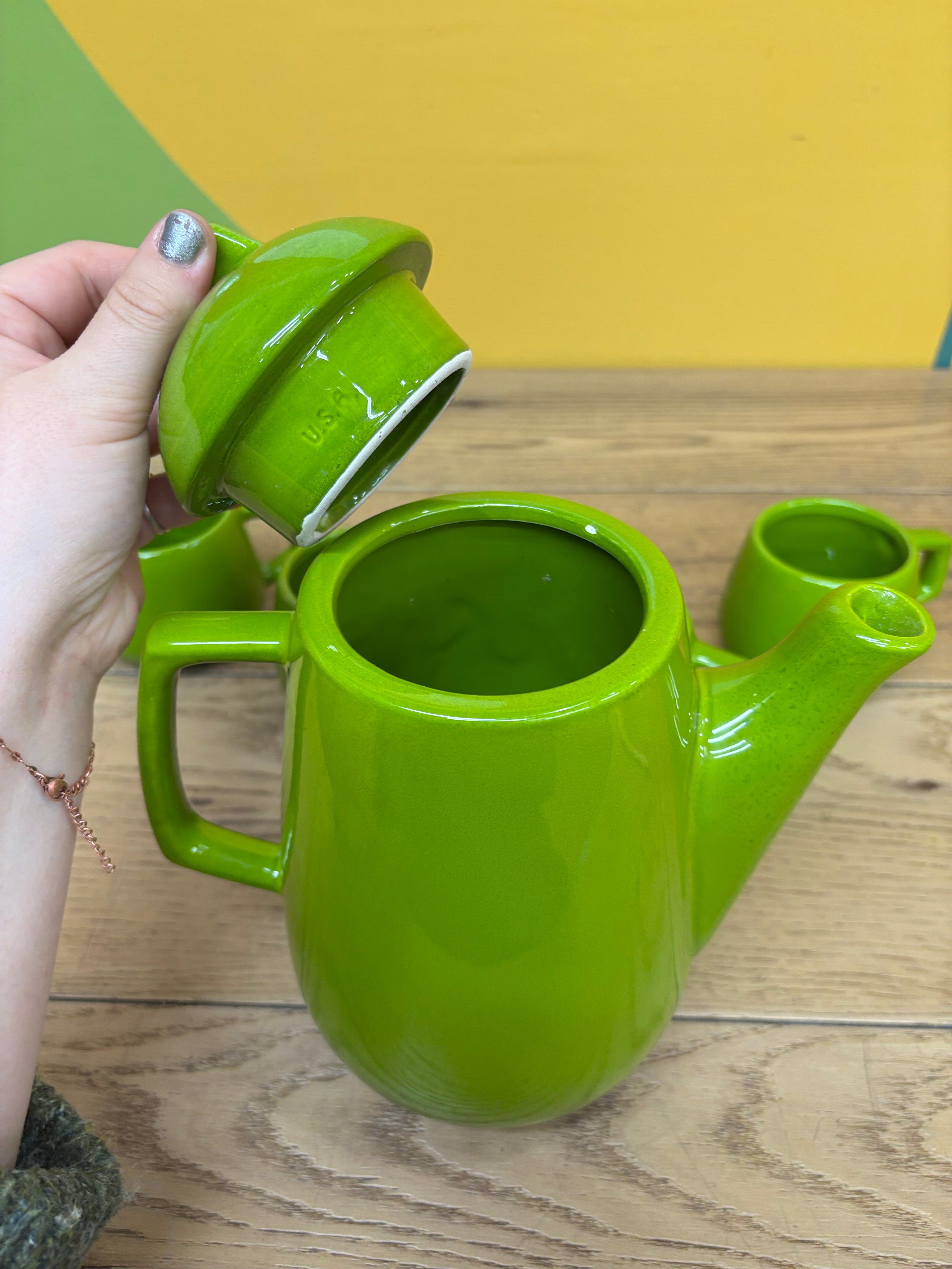 Green Holiday Designs Teapot & Mugs