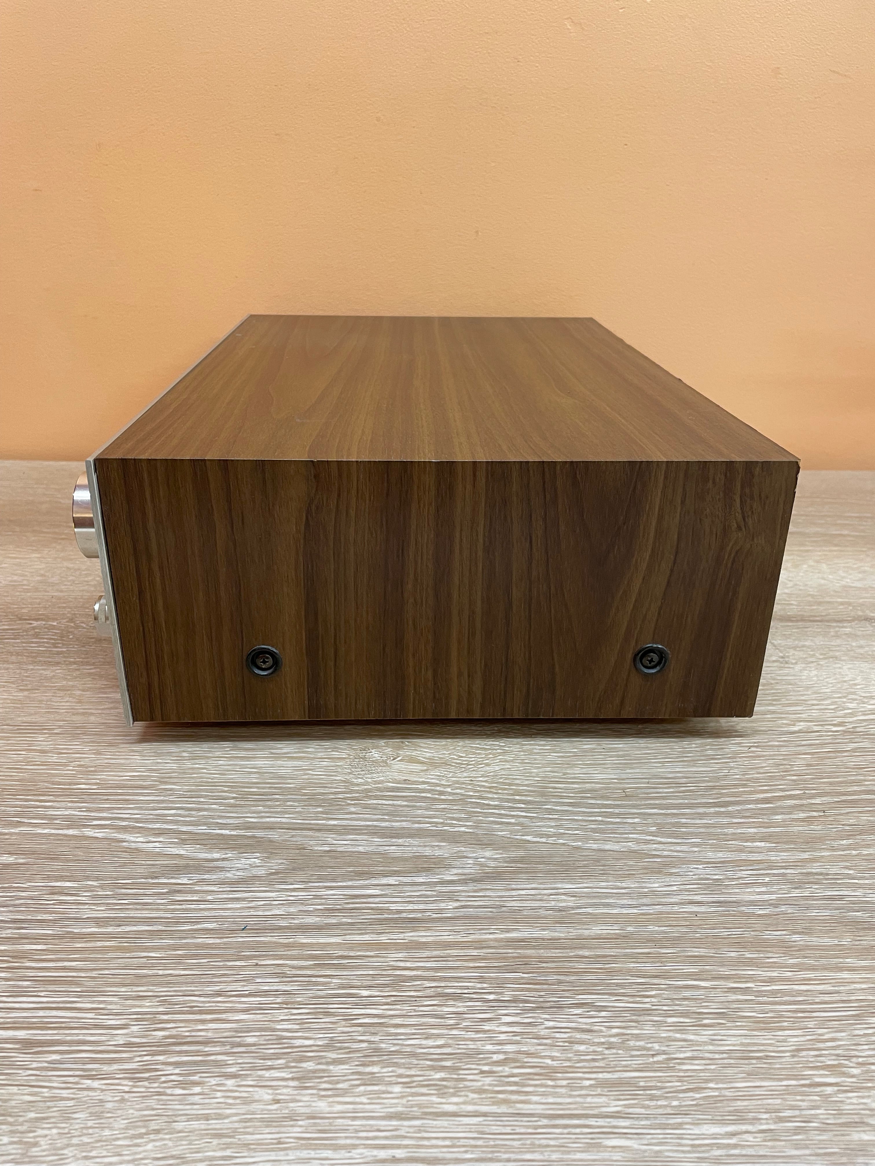 AKAI Stereo Tuner AT-2600