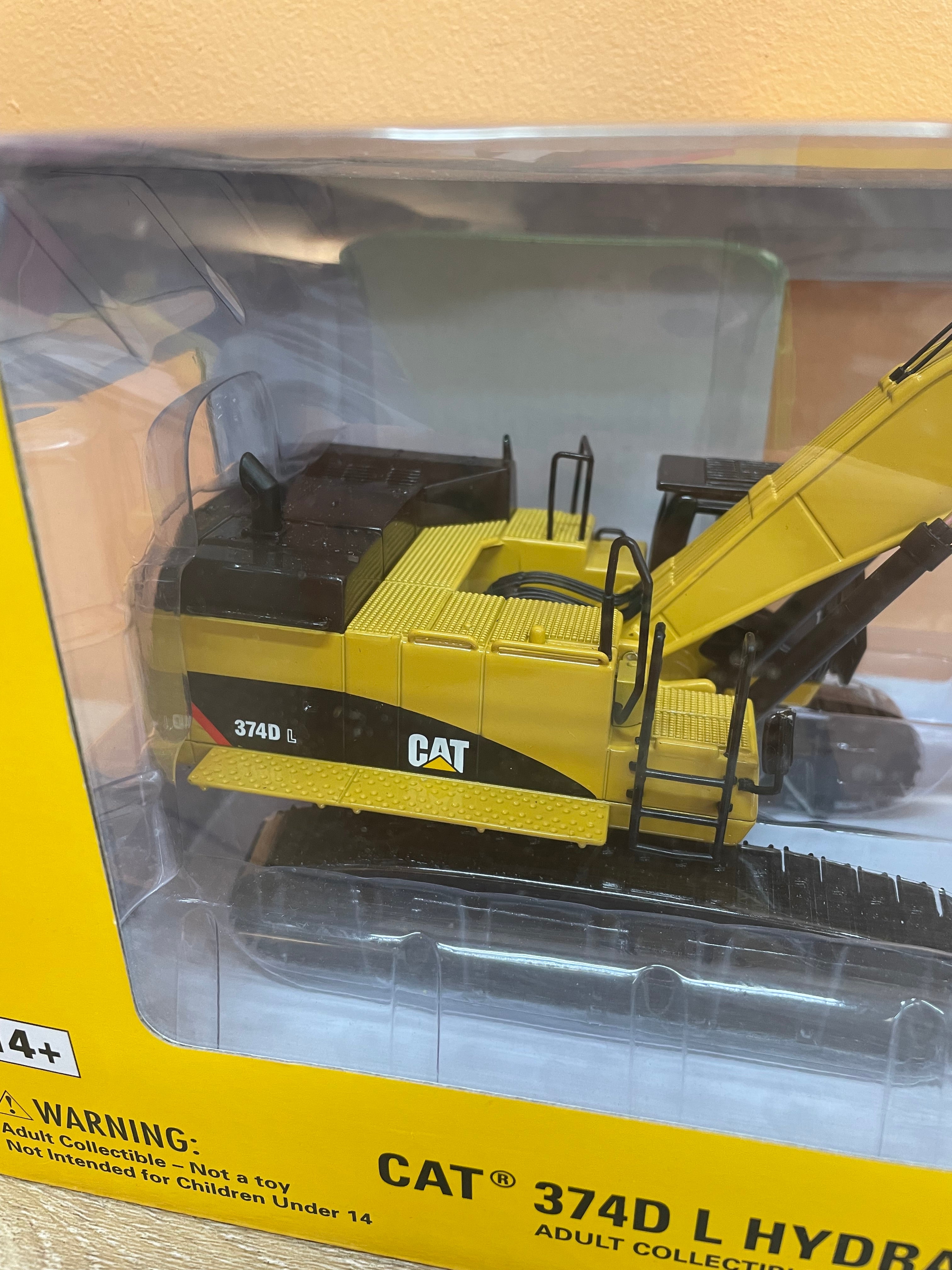 Cat 374DL Hydraulic Excavator Die Cast Model